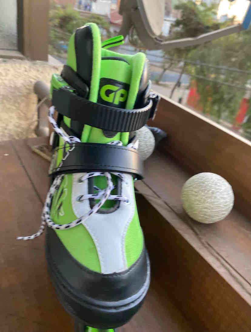 Patines en línea verdes y negros - miniatura 2