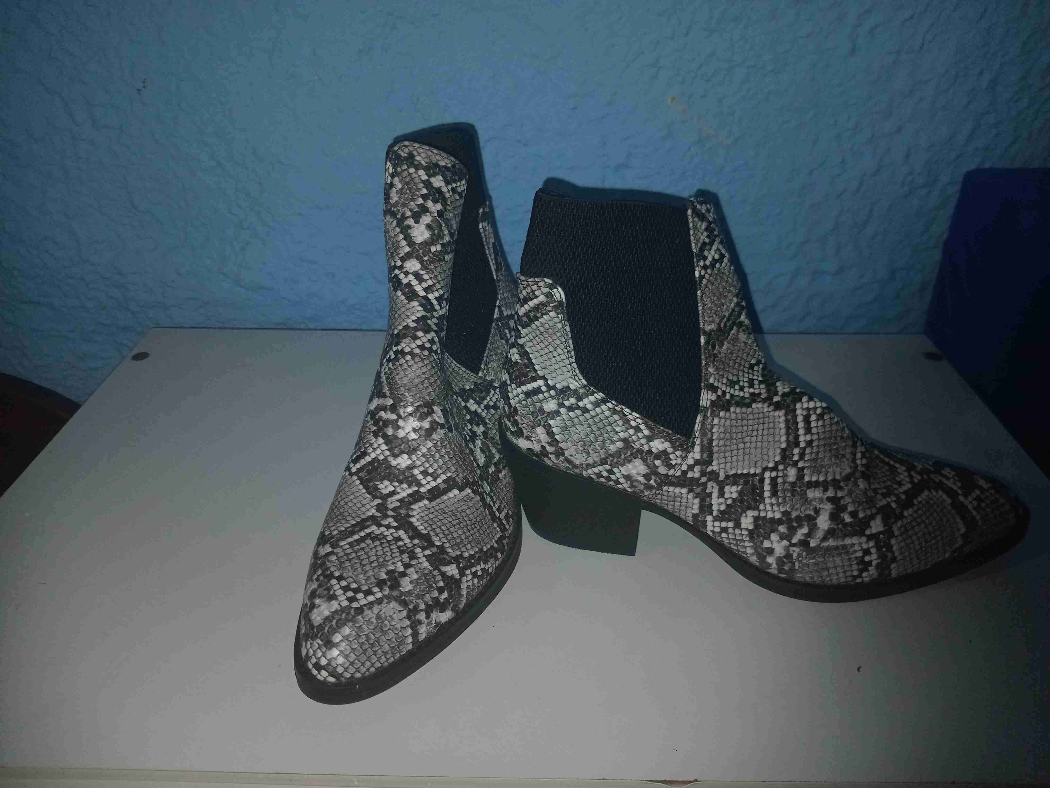 Botines piel de serpiente