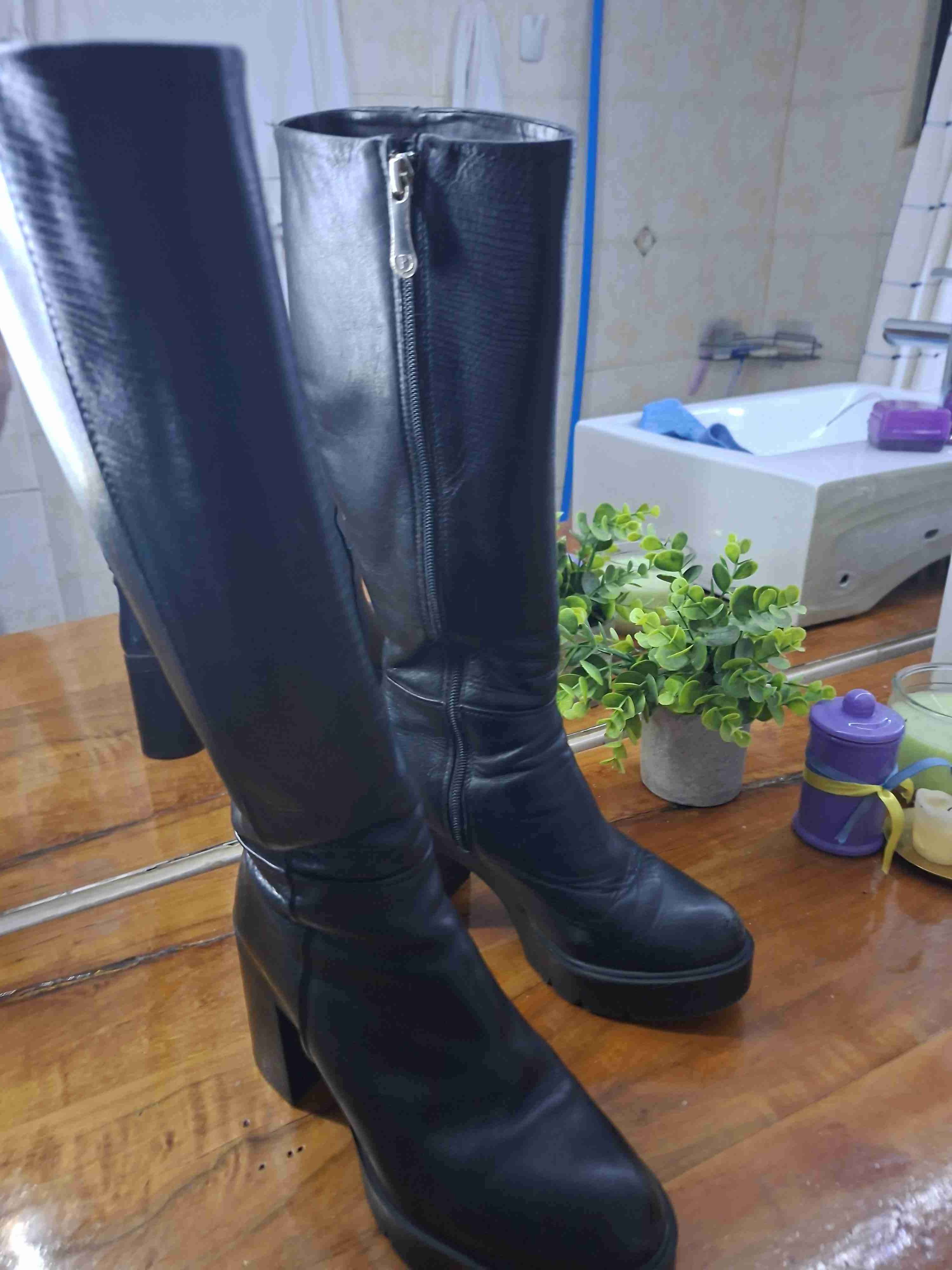 Botas cuero negras con taco - miniatura 1