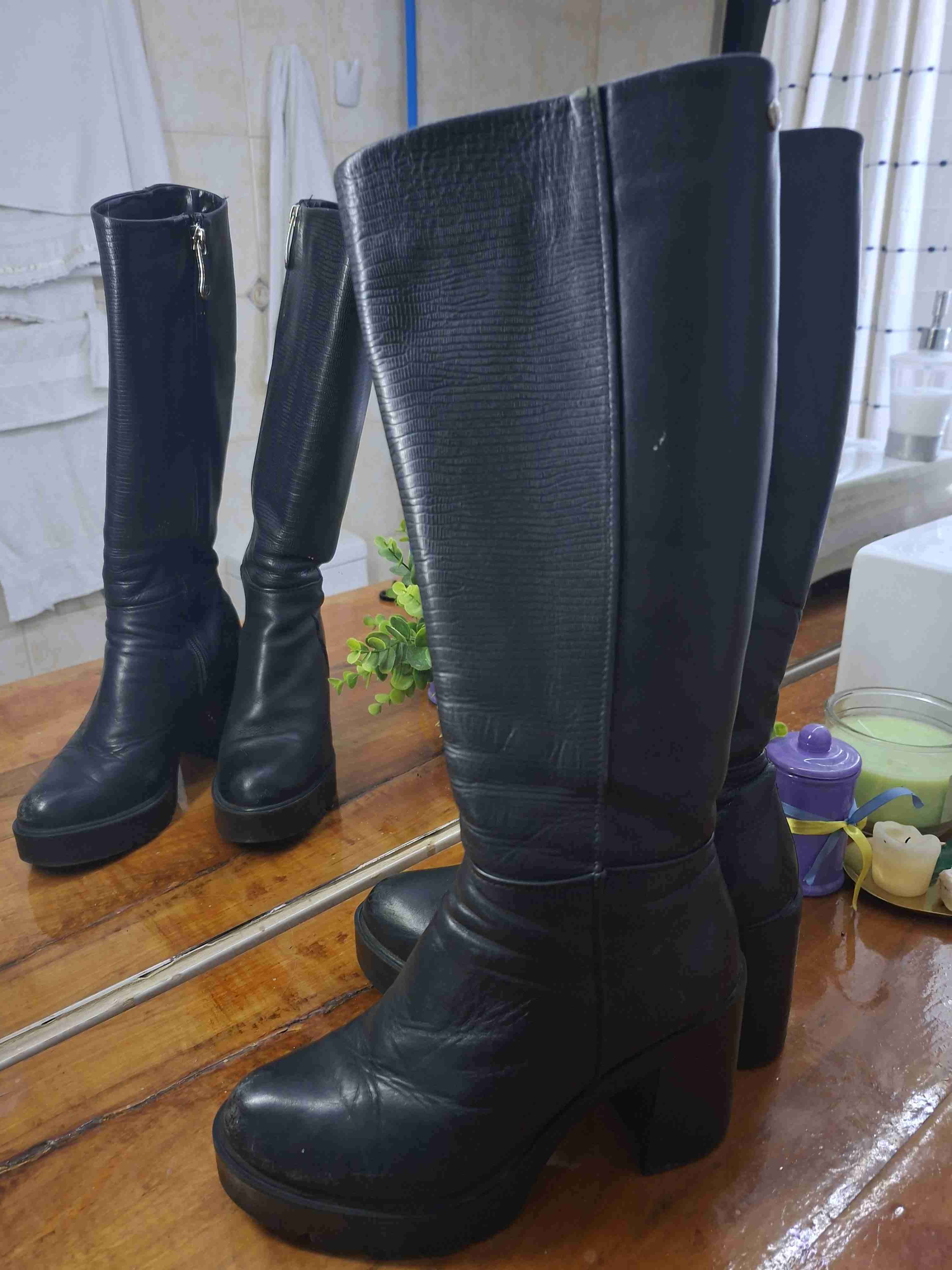 Botas cuero negras con taco - miniatura 2