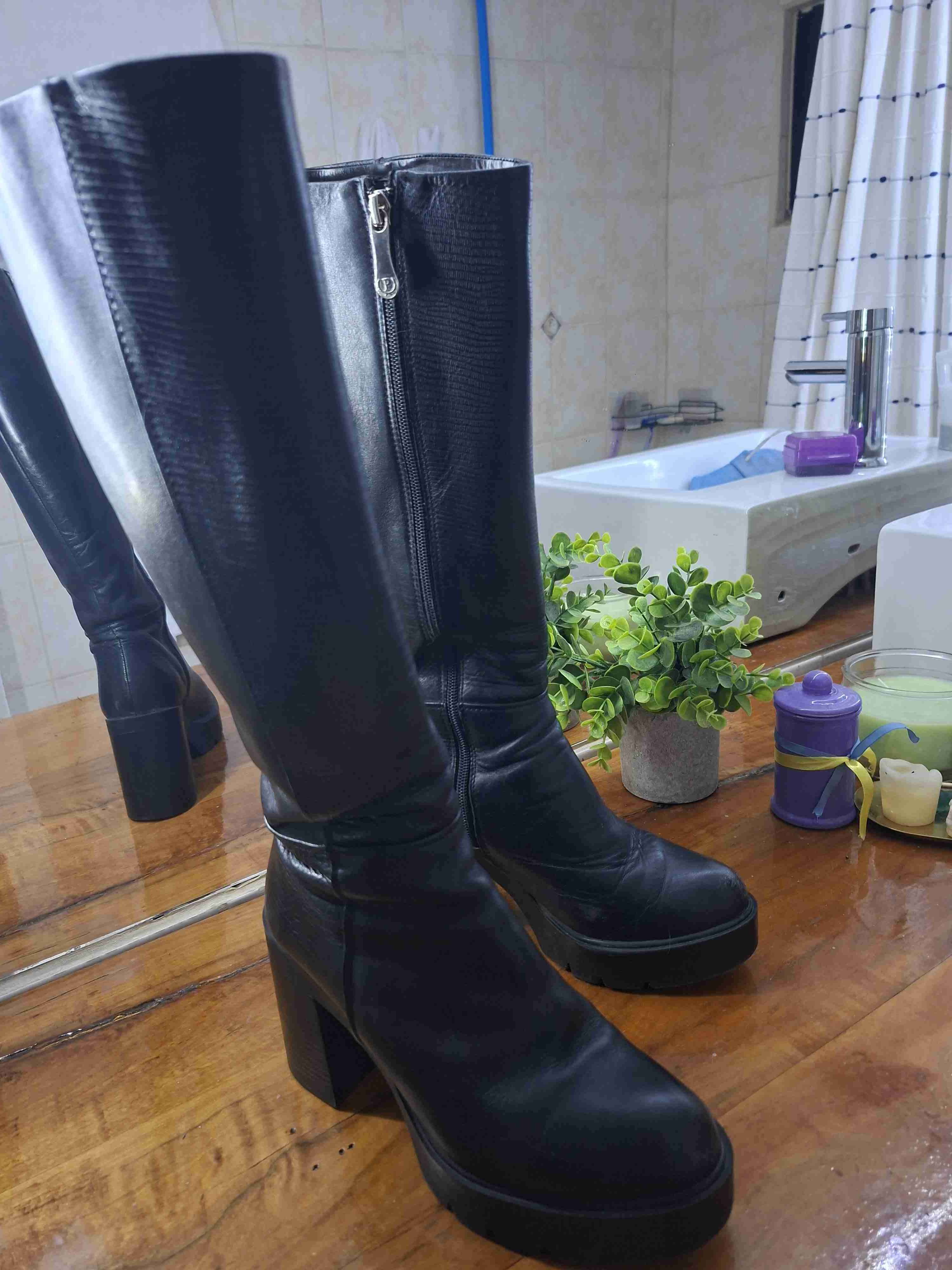 Botas cuero negras con taco - miniatura 3