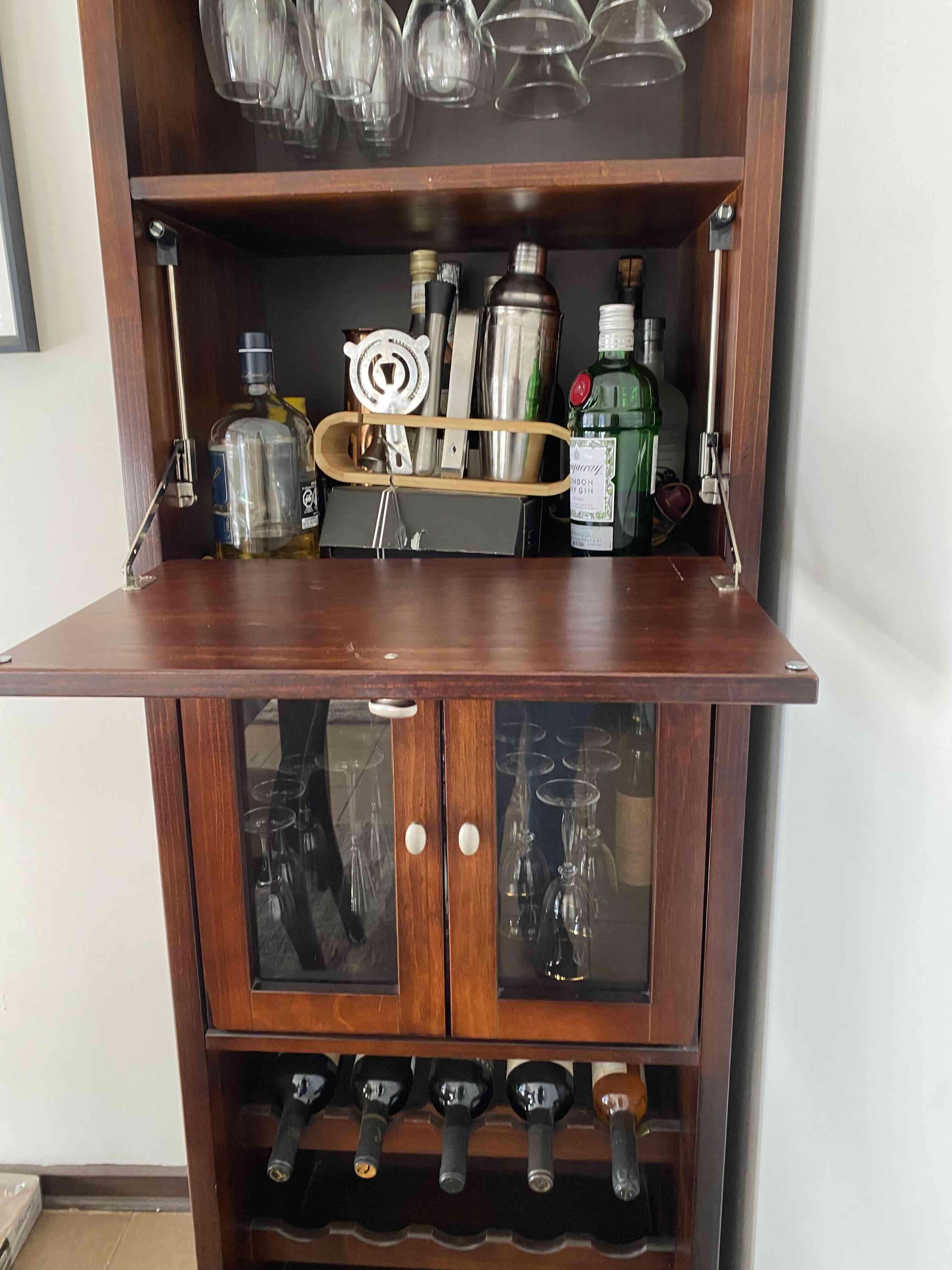 Mueble bar de madera café - 1