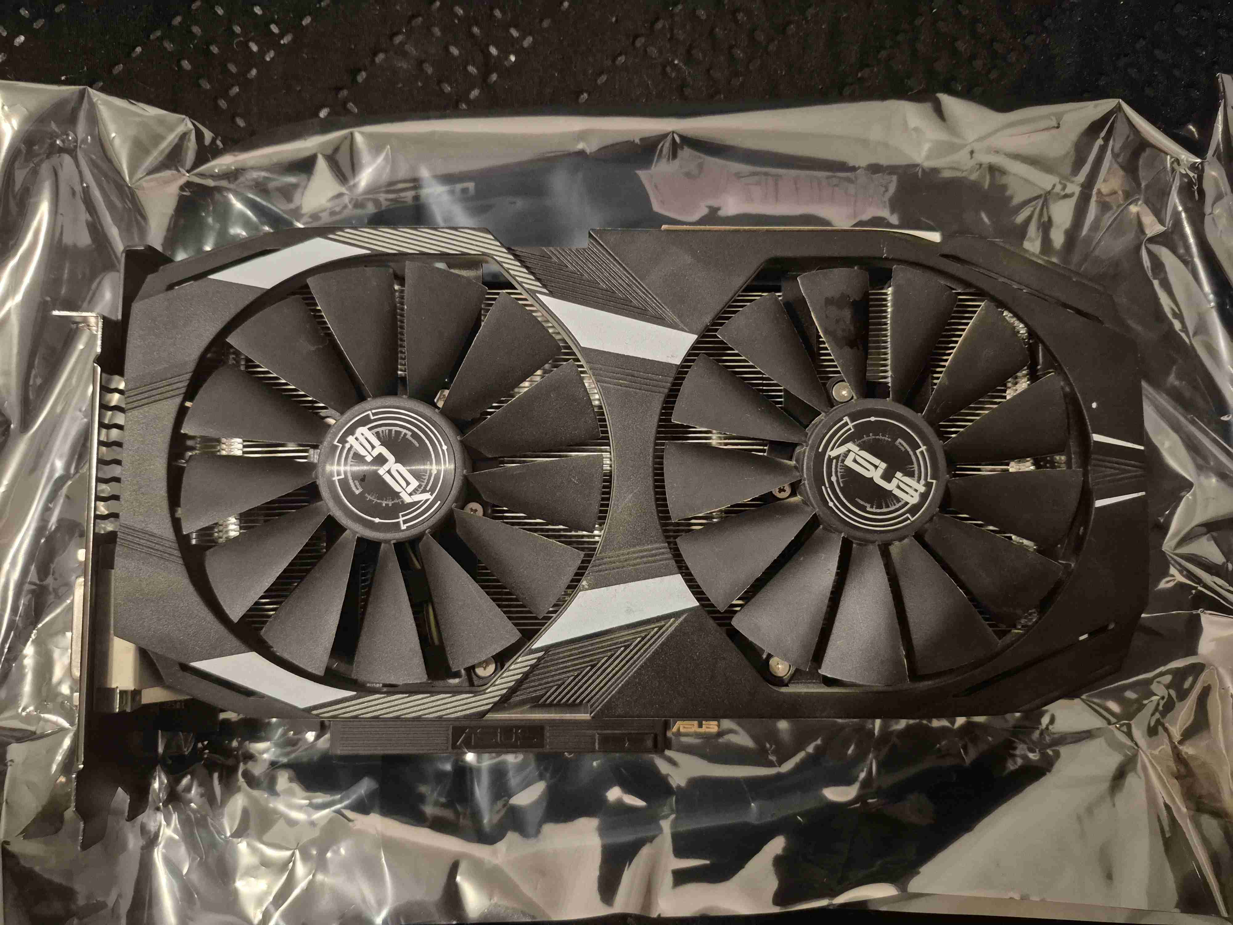 Tarjeta gráfica ASUS DUAL RX 580 4GB - 1