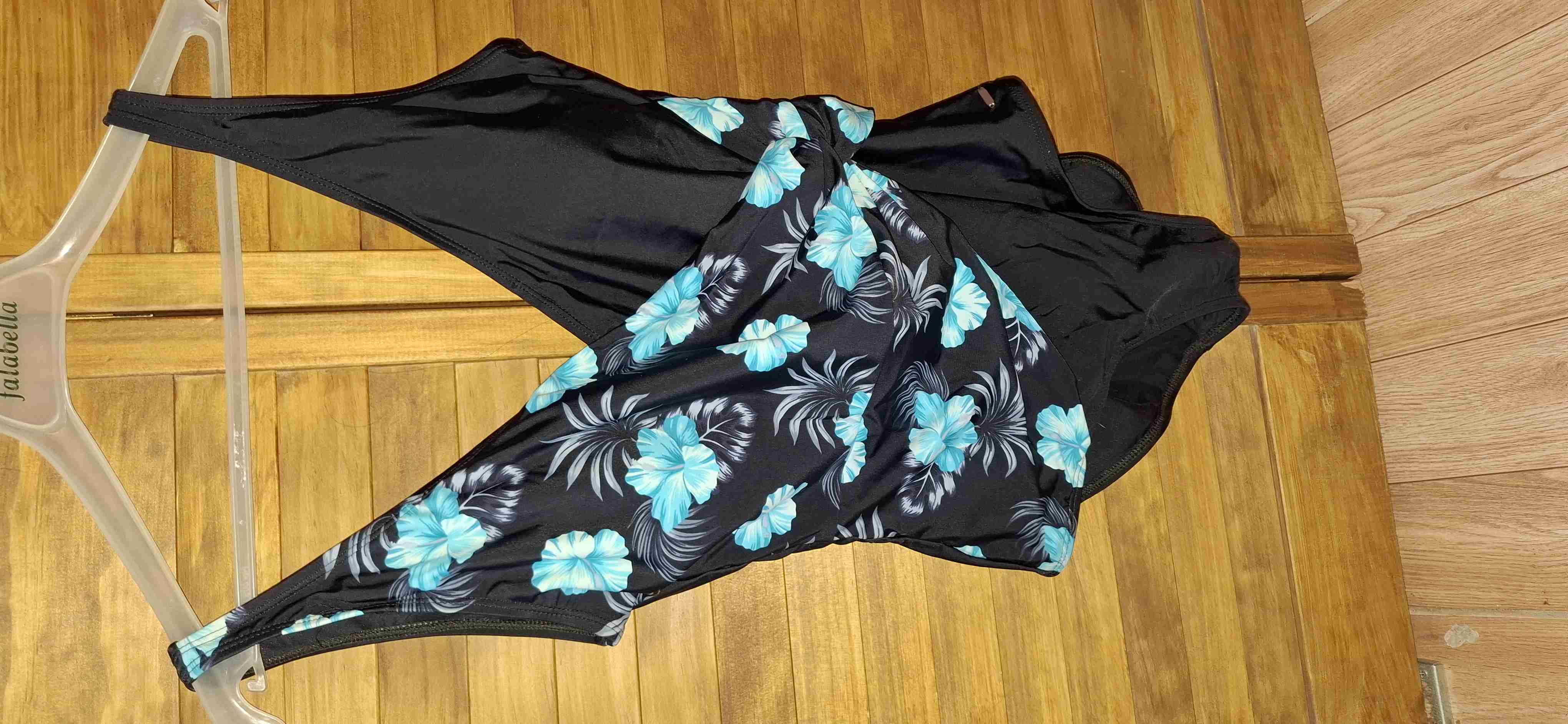 Traje de baño negro floral