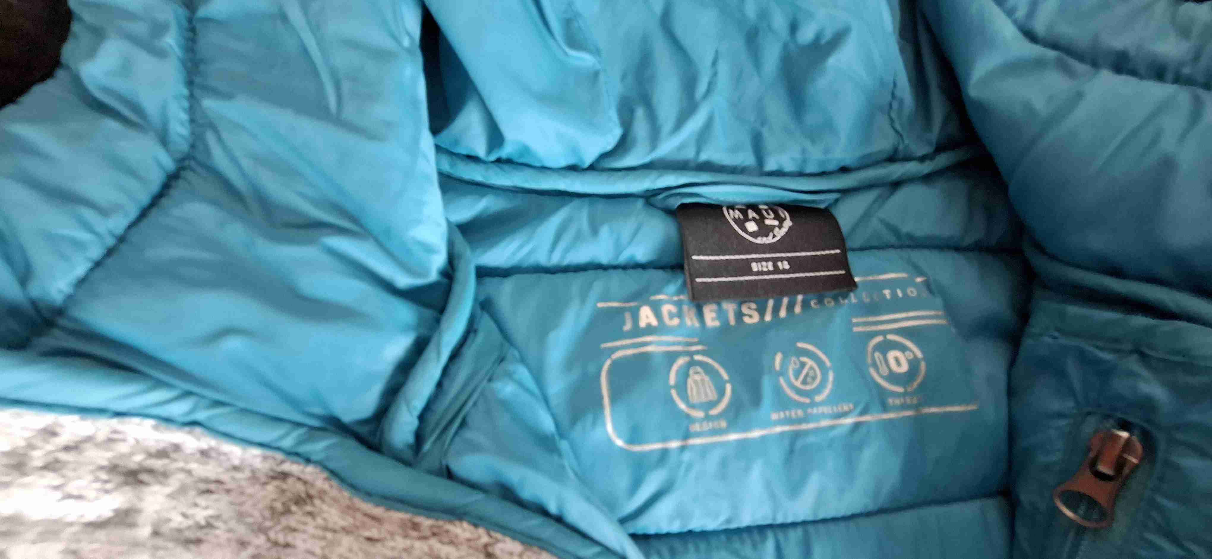 Chaqueta azul con capucha - miniatura 4