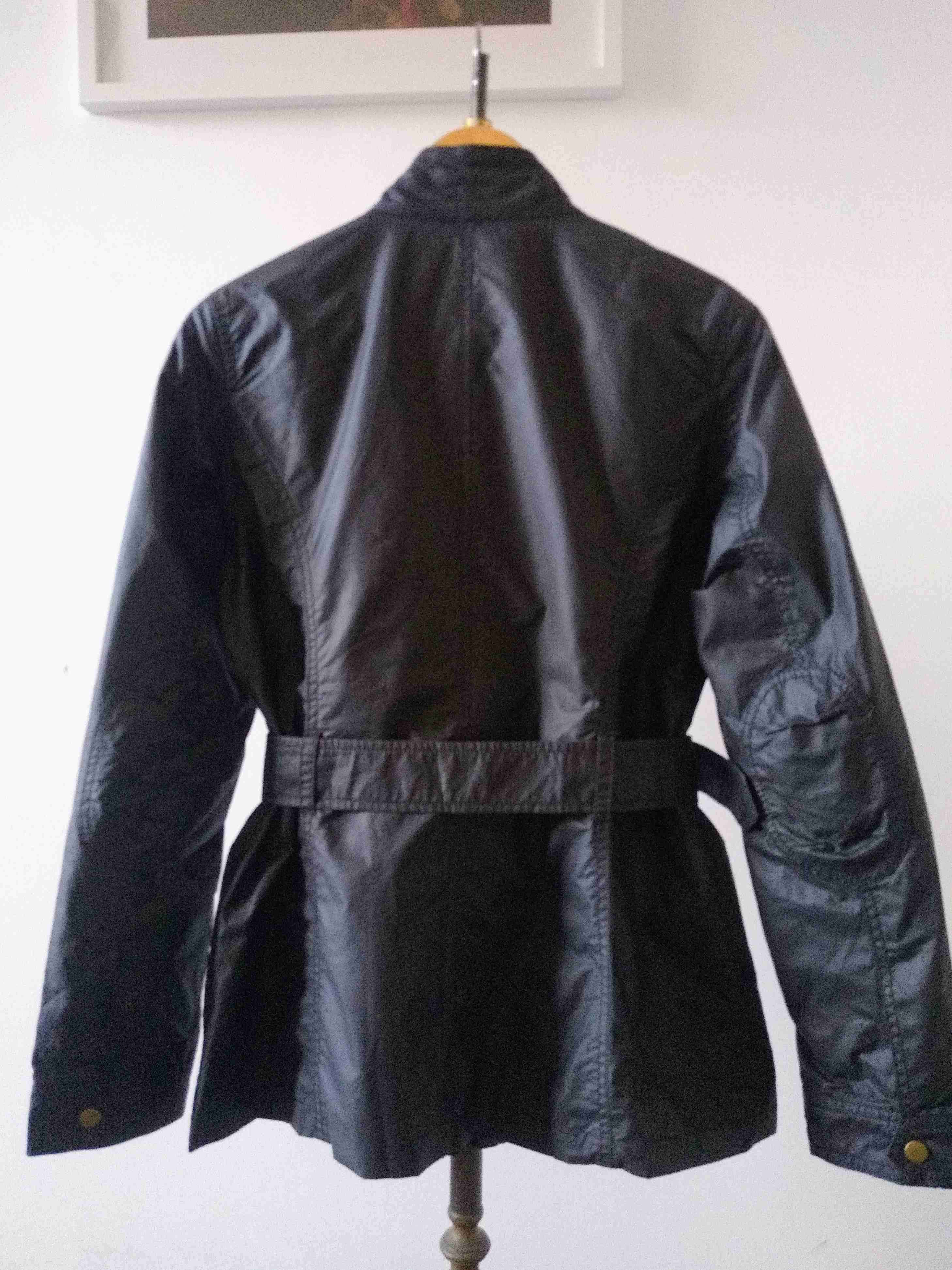 Chaqueta negra con cinturón - miniatura 2