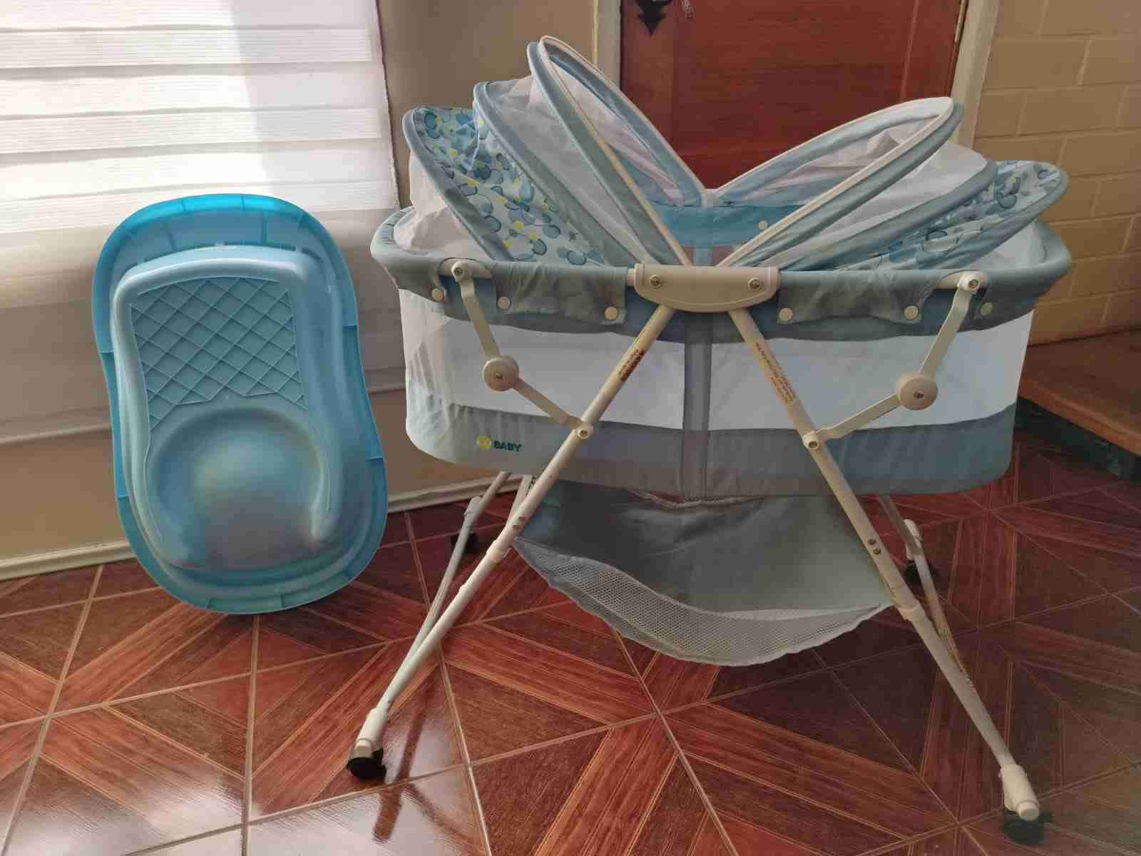 Cuna plegable con bañera azul - miniatura 1