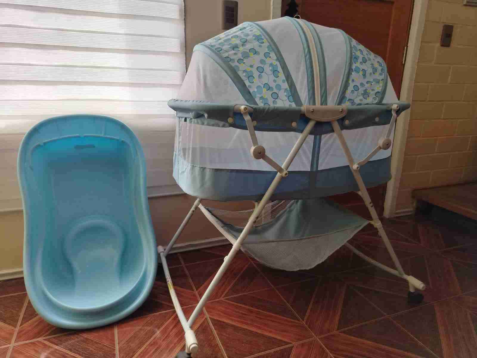 Cuna plegable con bañera azul - miniatura 2