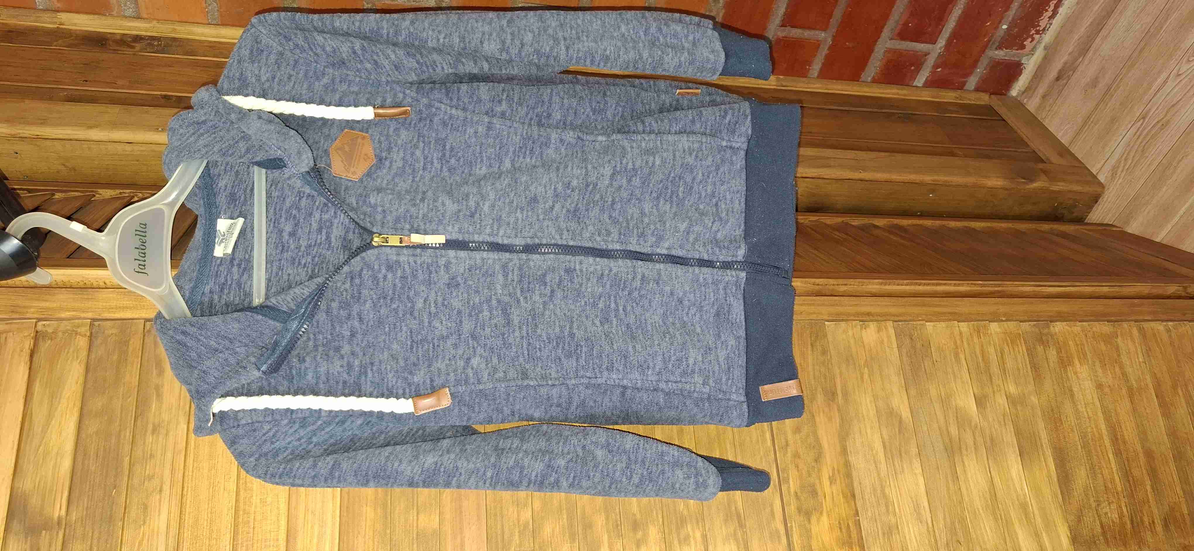 Polerón azul con capucha - 1