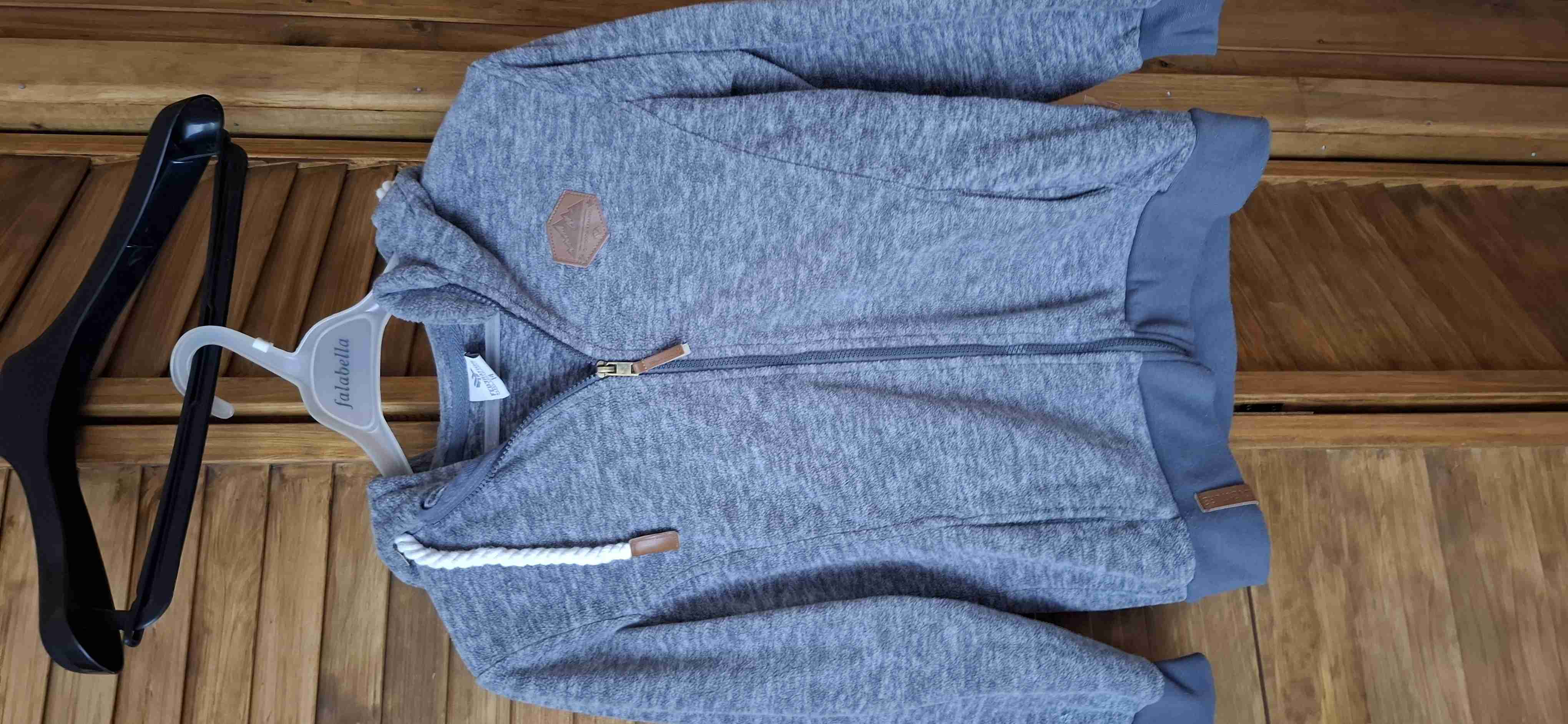 Polerón azul con capucha - 2