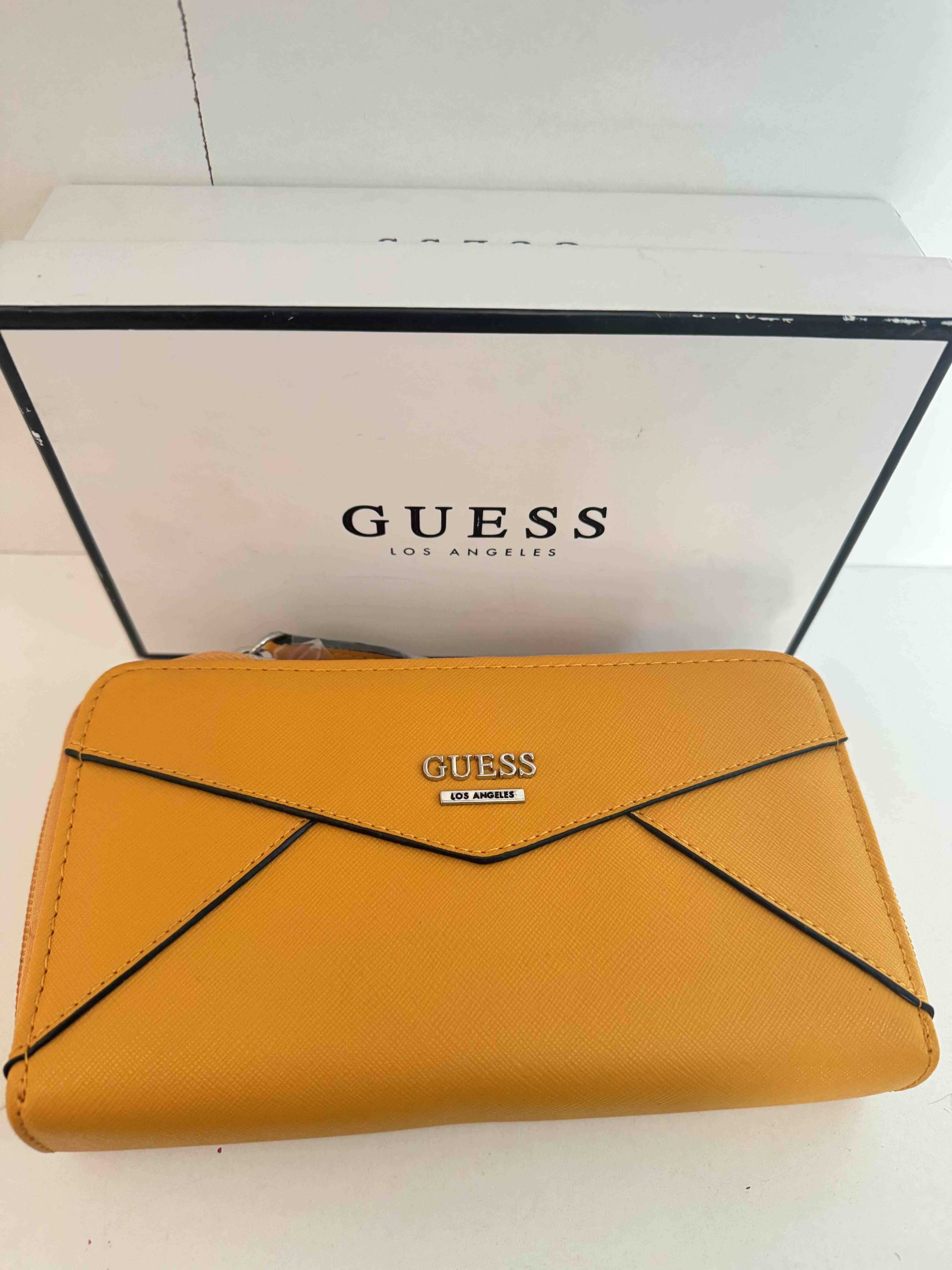 Billetera Guess color amarillo - miniatura 2
