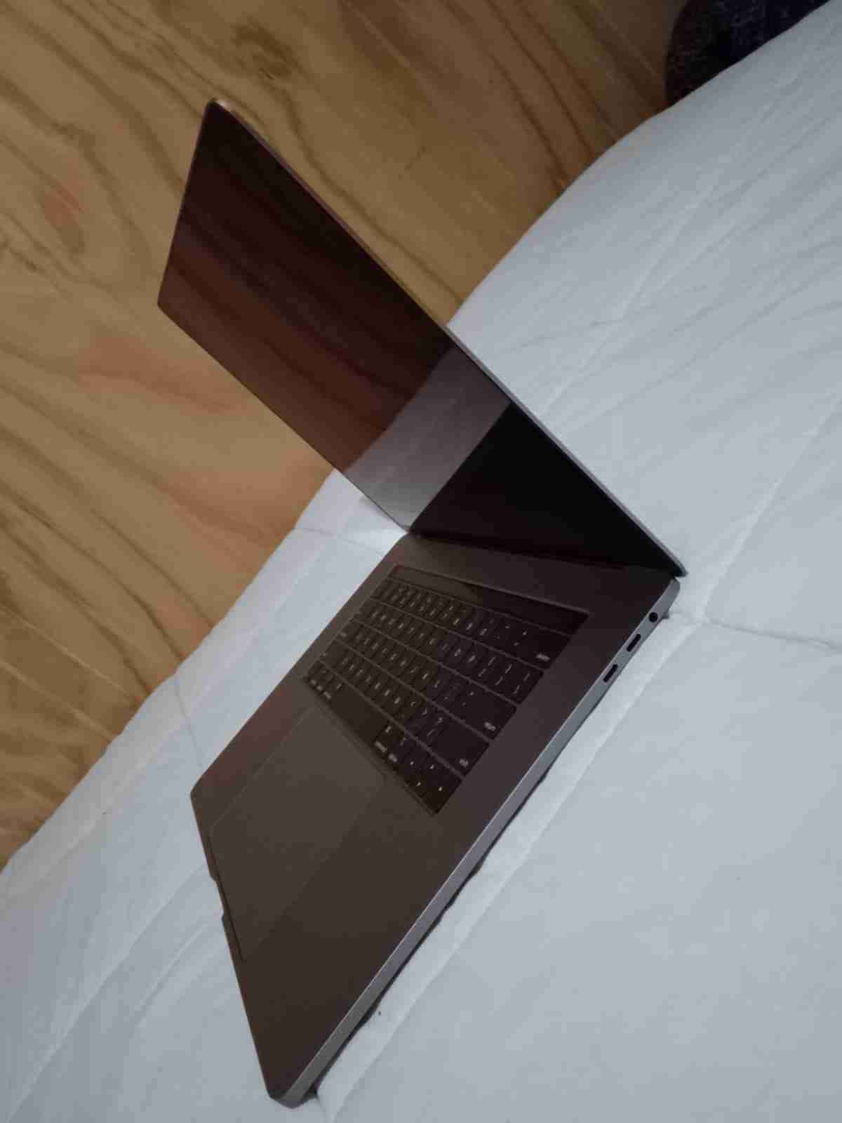 MacBook Pro touch bar 2018 - miniatura 4