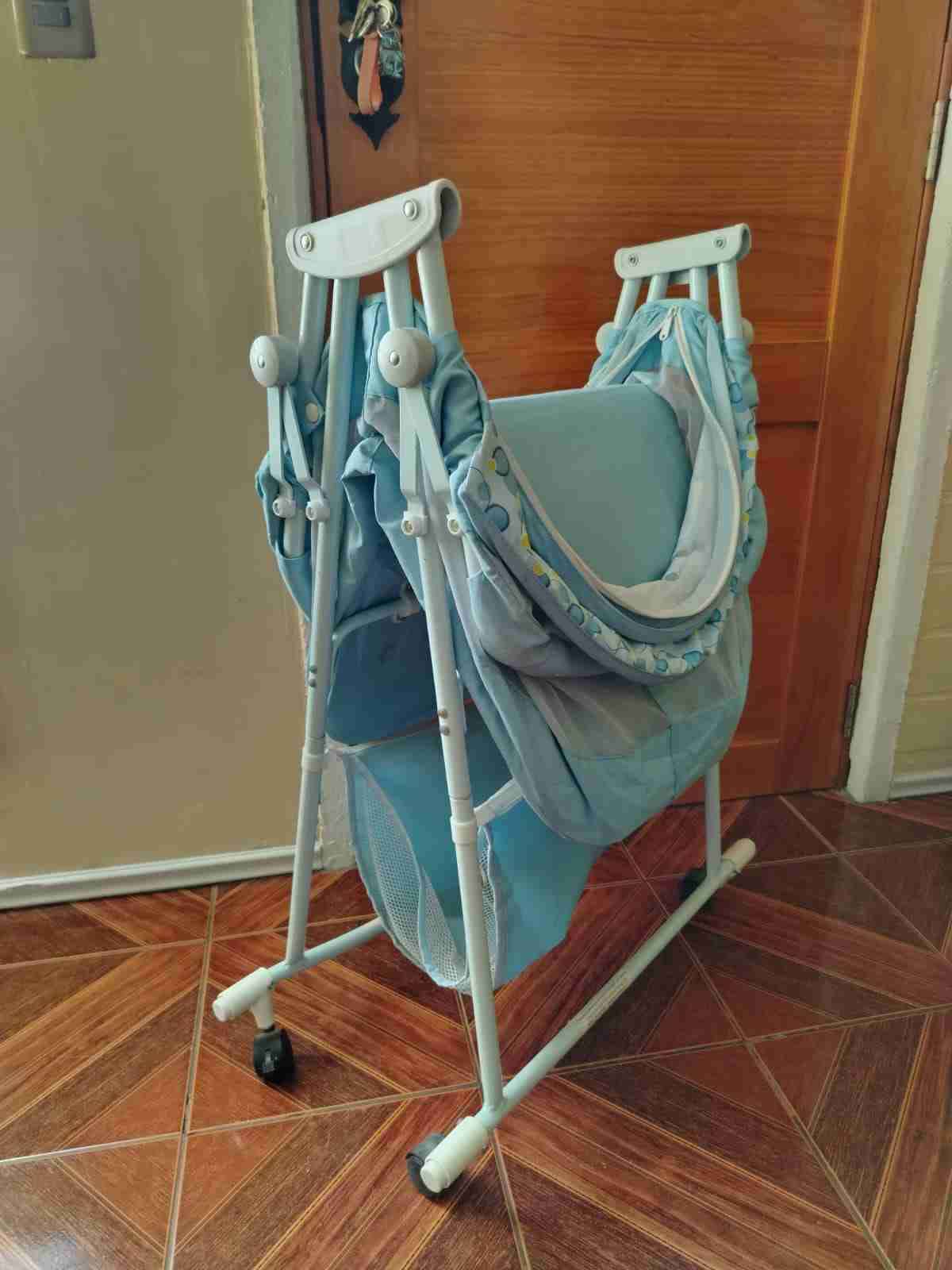 Cuna plegable con bañera azul - miniatura 3