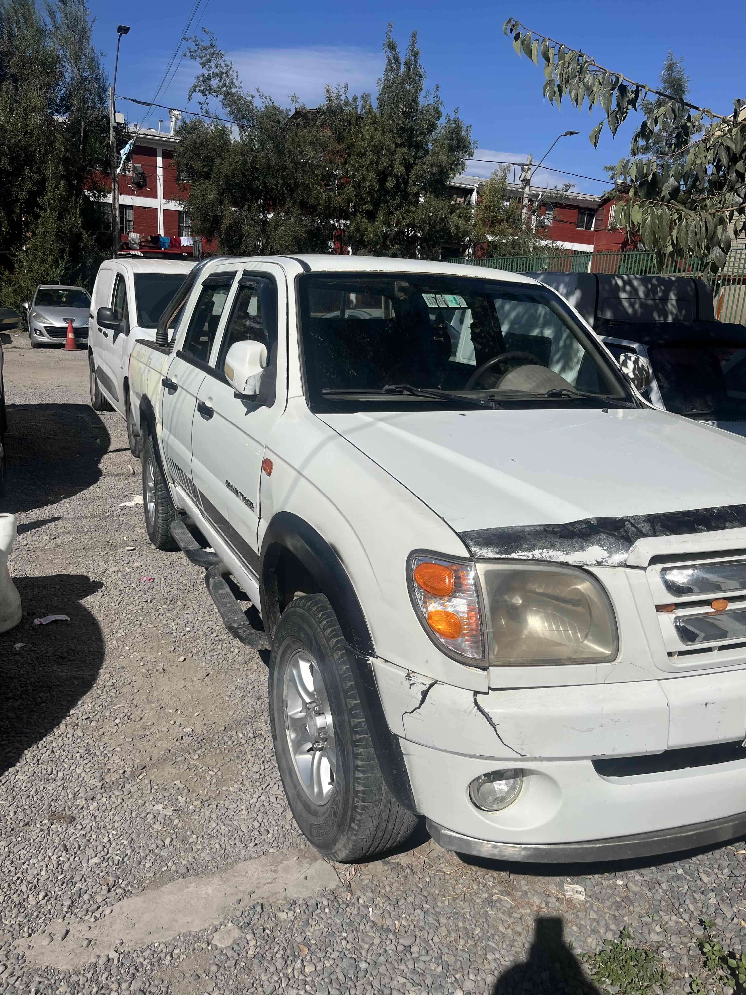 Camioneta blanca - miniatura 1