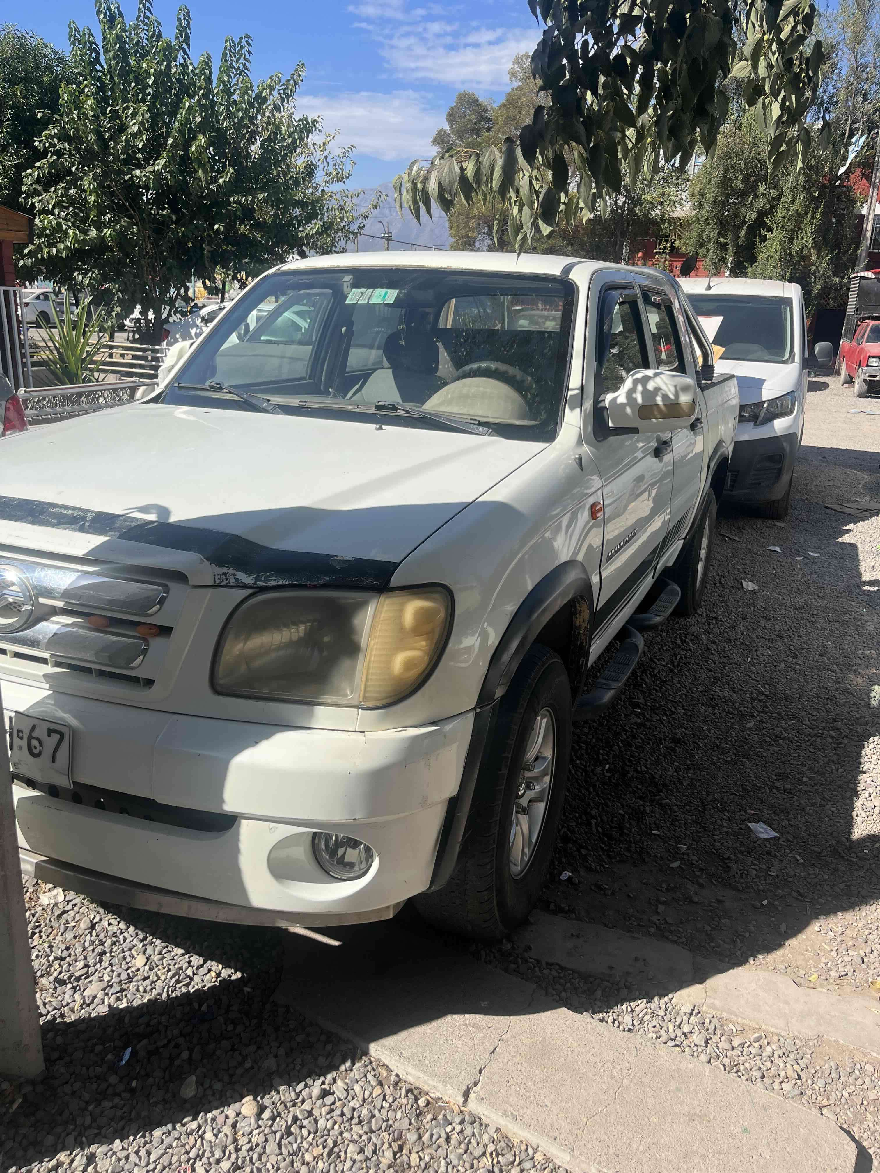 Camioneta blanca - miniatura 2