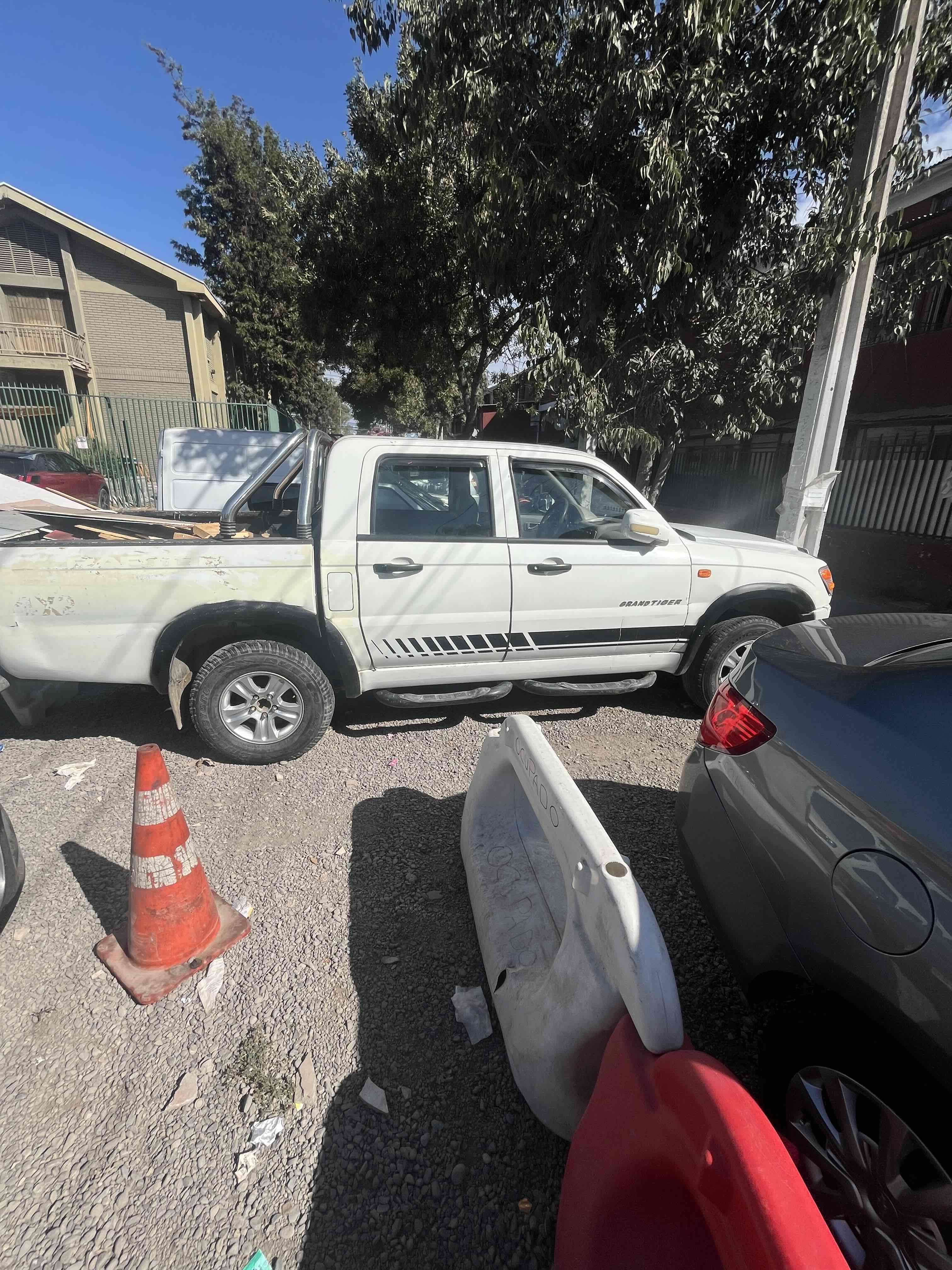 Camioneta blanca - miniatura 3