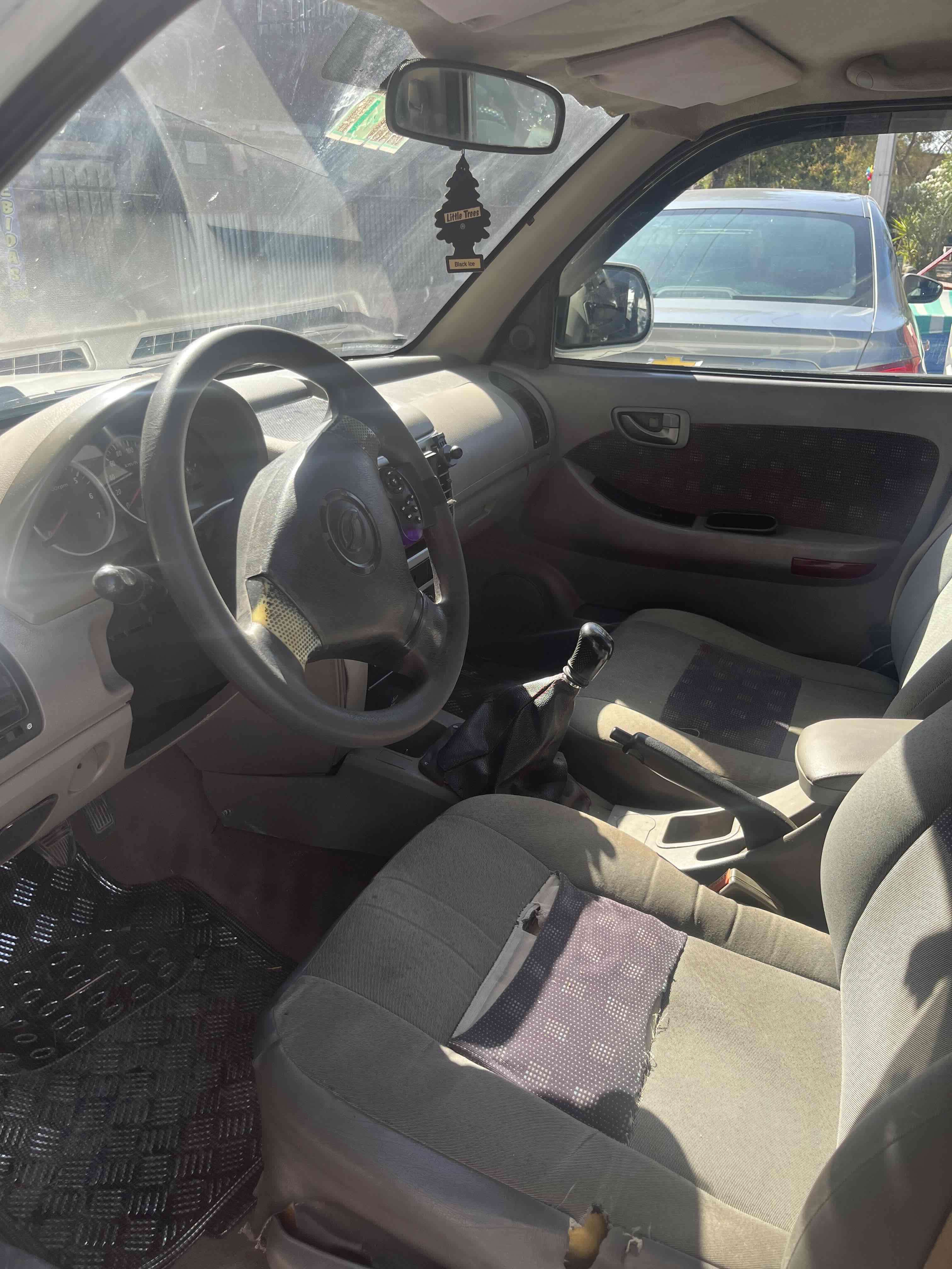 Camioneta blanca - miniatura 4