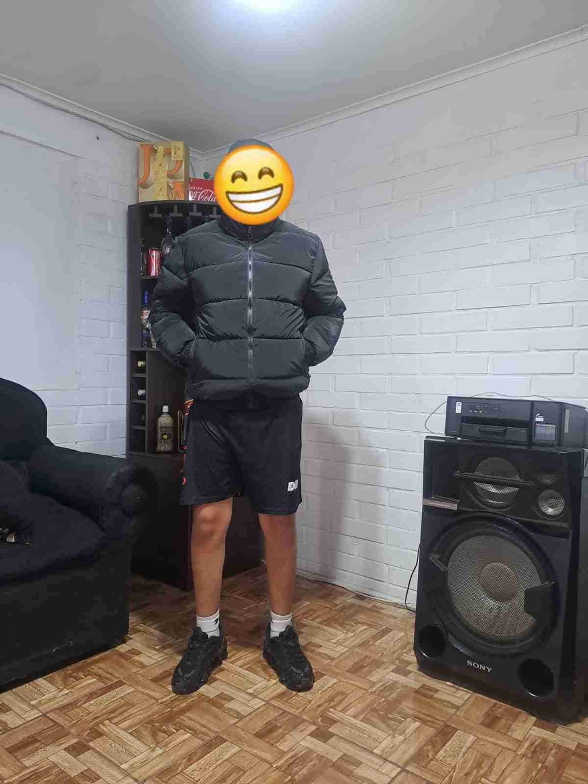 Chaqueta negra acolchada hombre