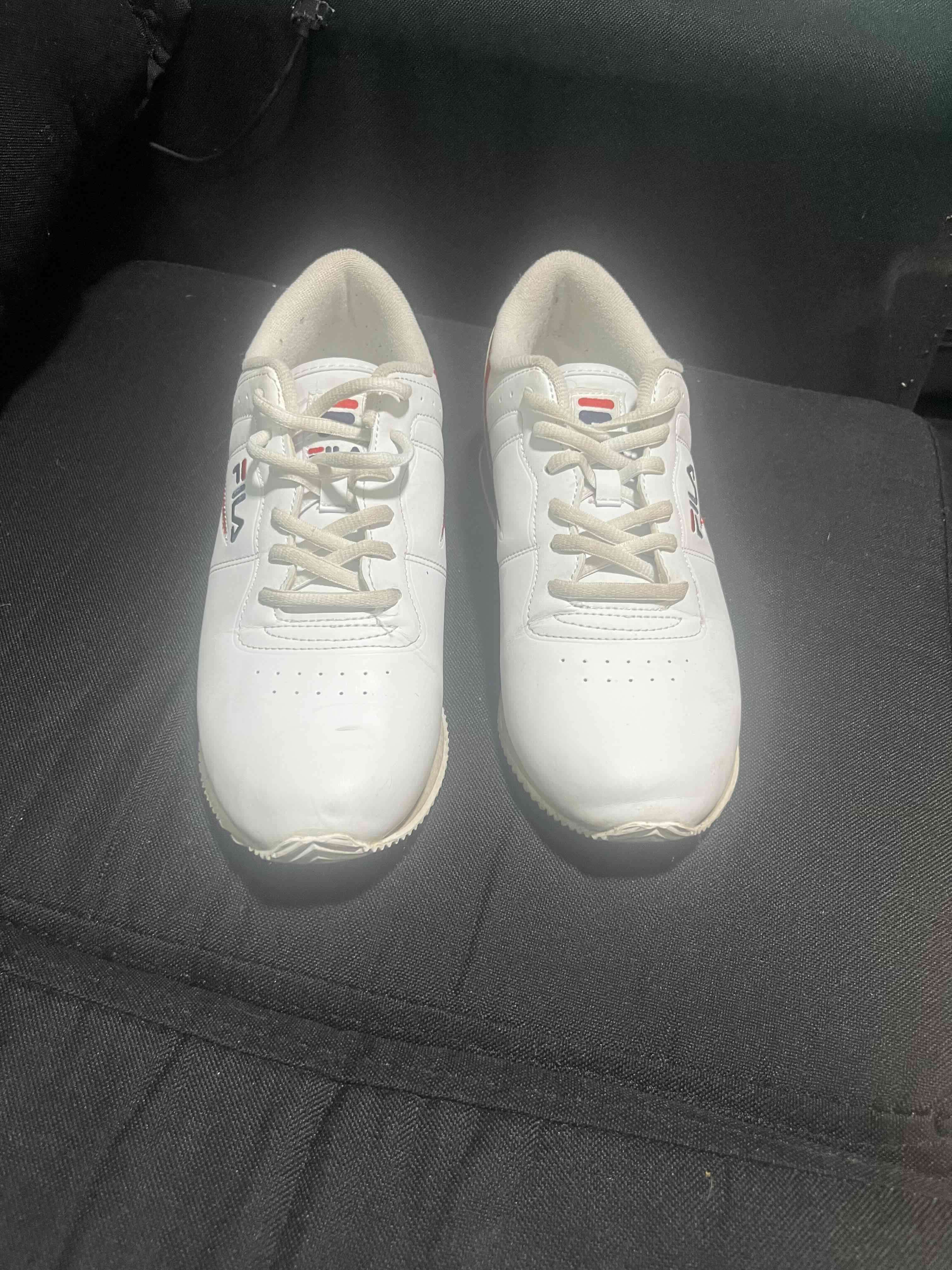 Zapatillas Fila blancas y rojas - miniatura 2