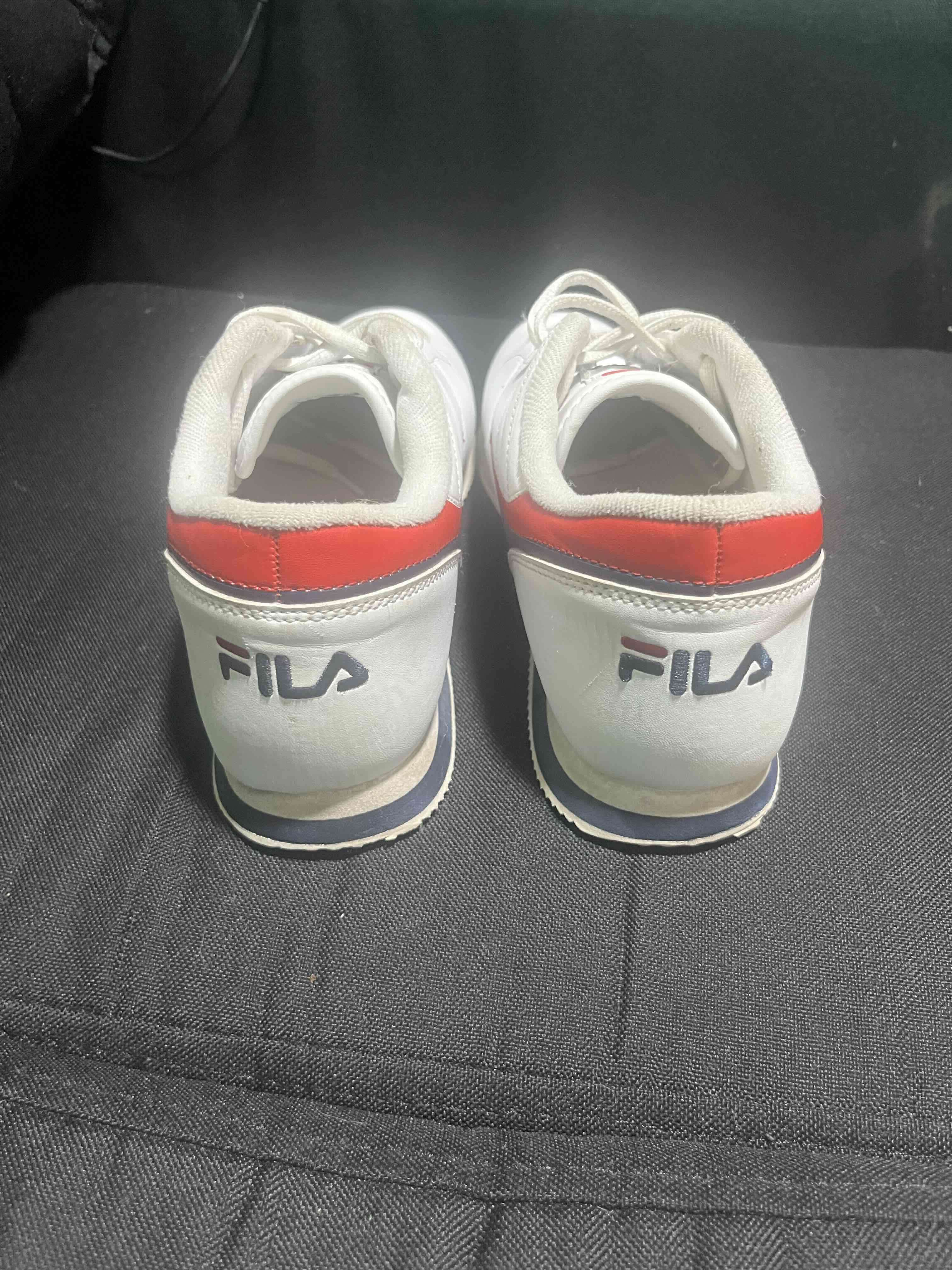 Zapatillas Fila blancas y rojas - miniatura 3