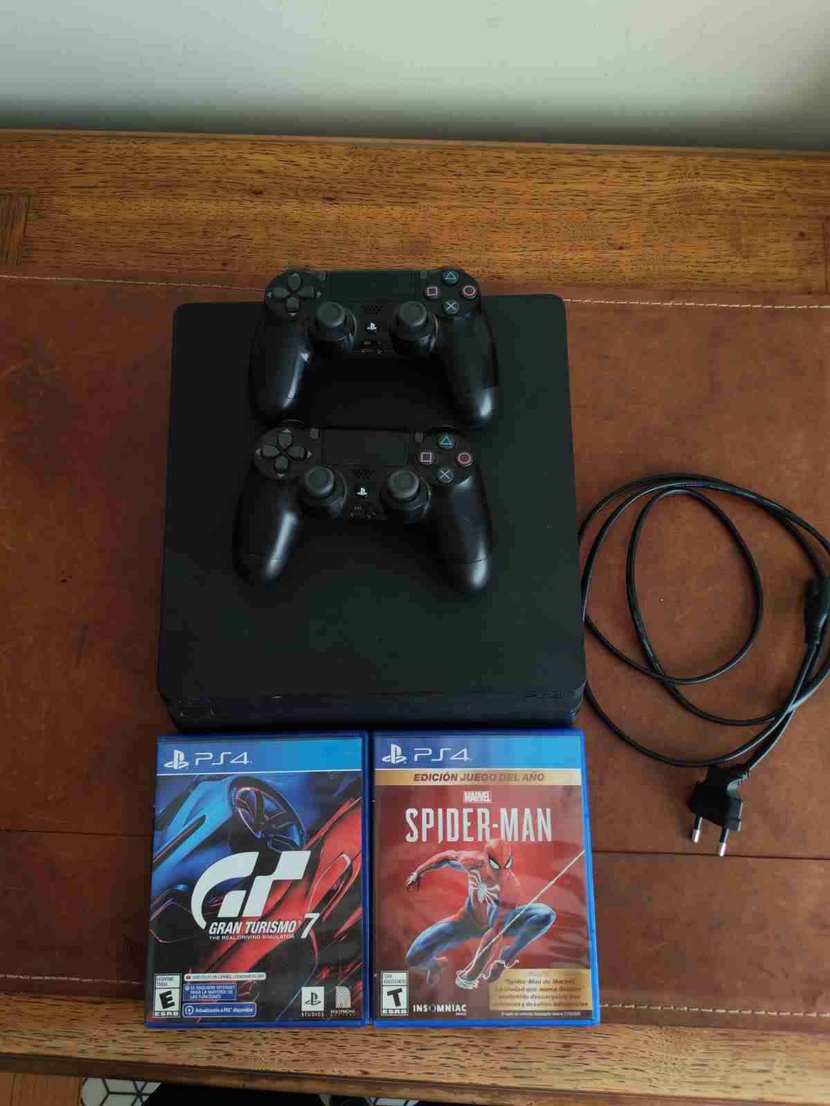 Consola PS4 con juegos