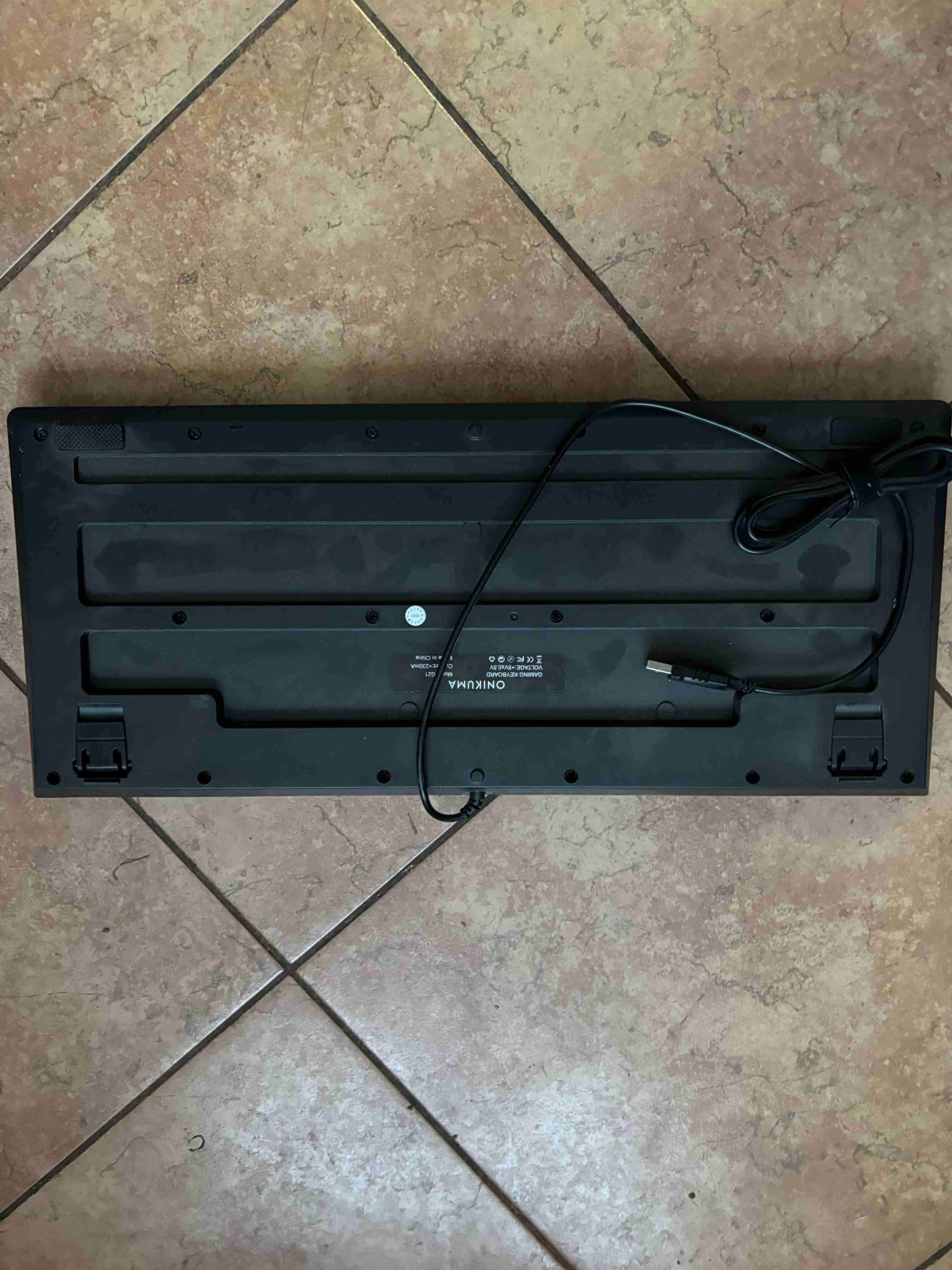 Teclado USB Onn alámbrico - miniatura 1