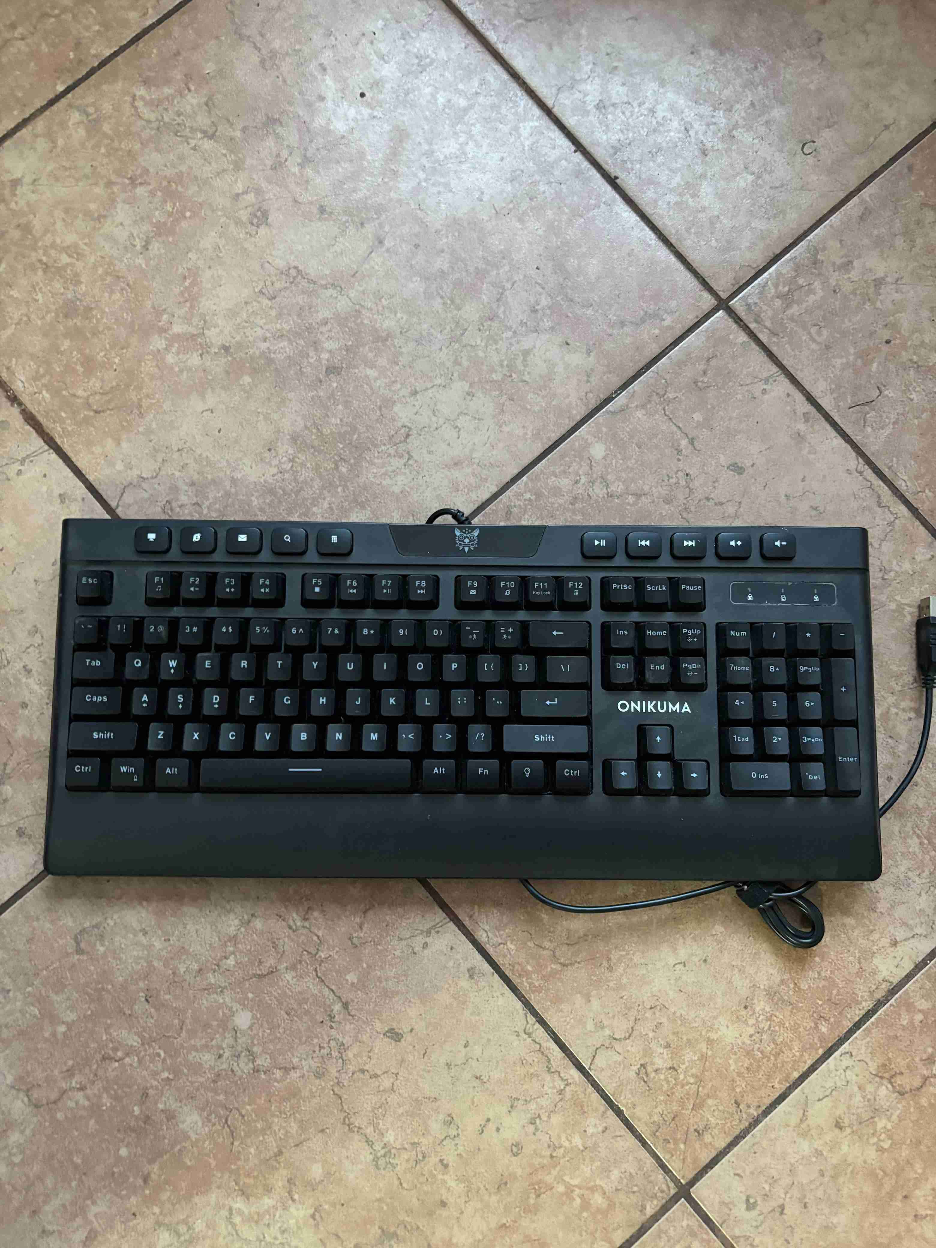 Teclado USB Onn alámbrico - miniatura 2