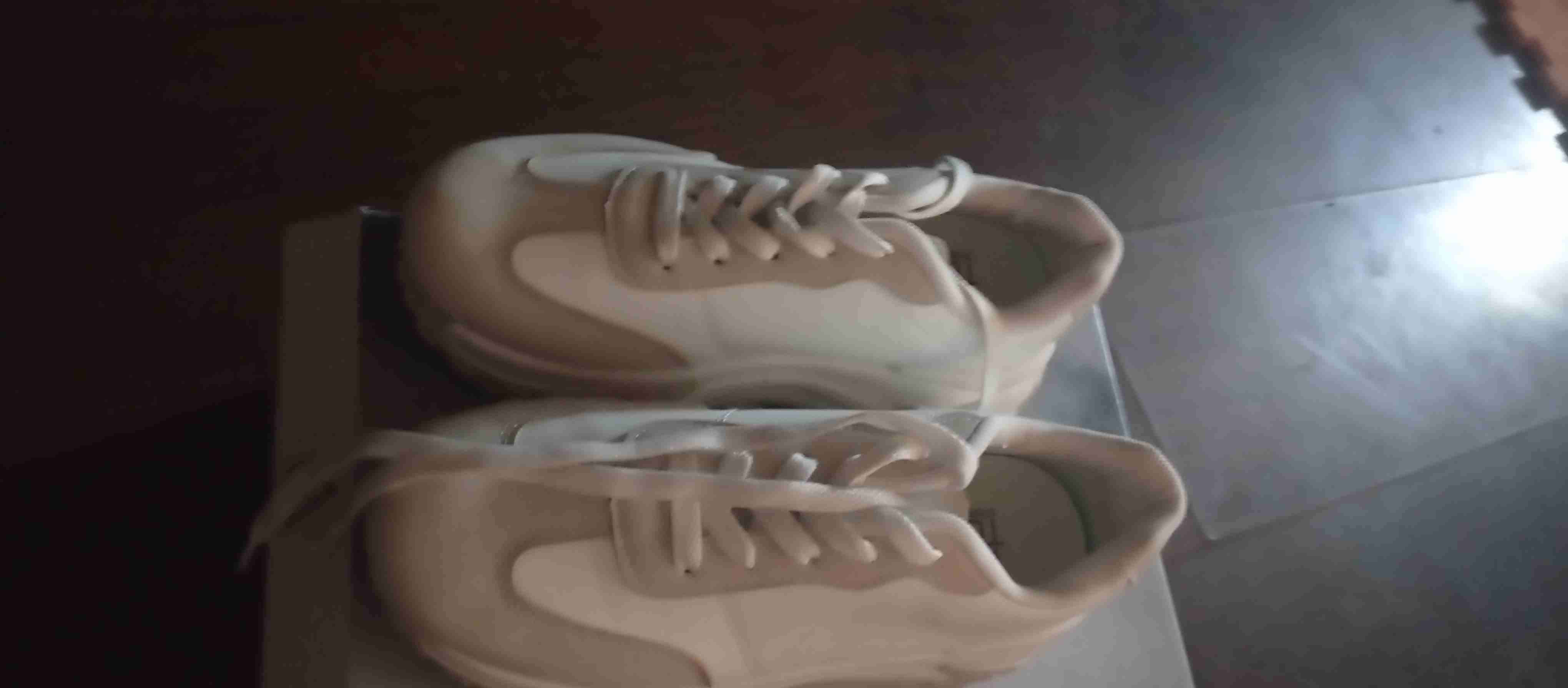 Zapatillas deportivas blancas - miniatura 1