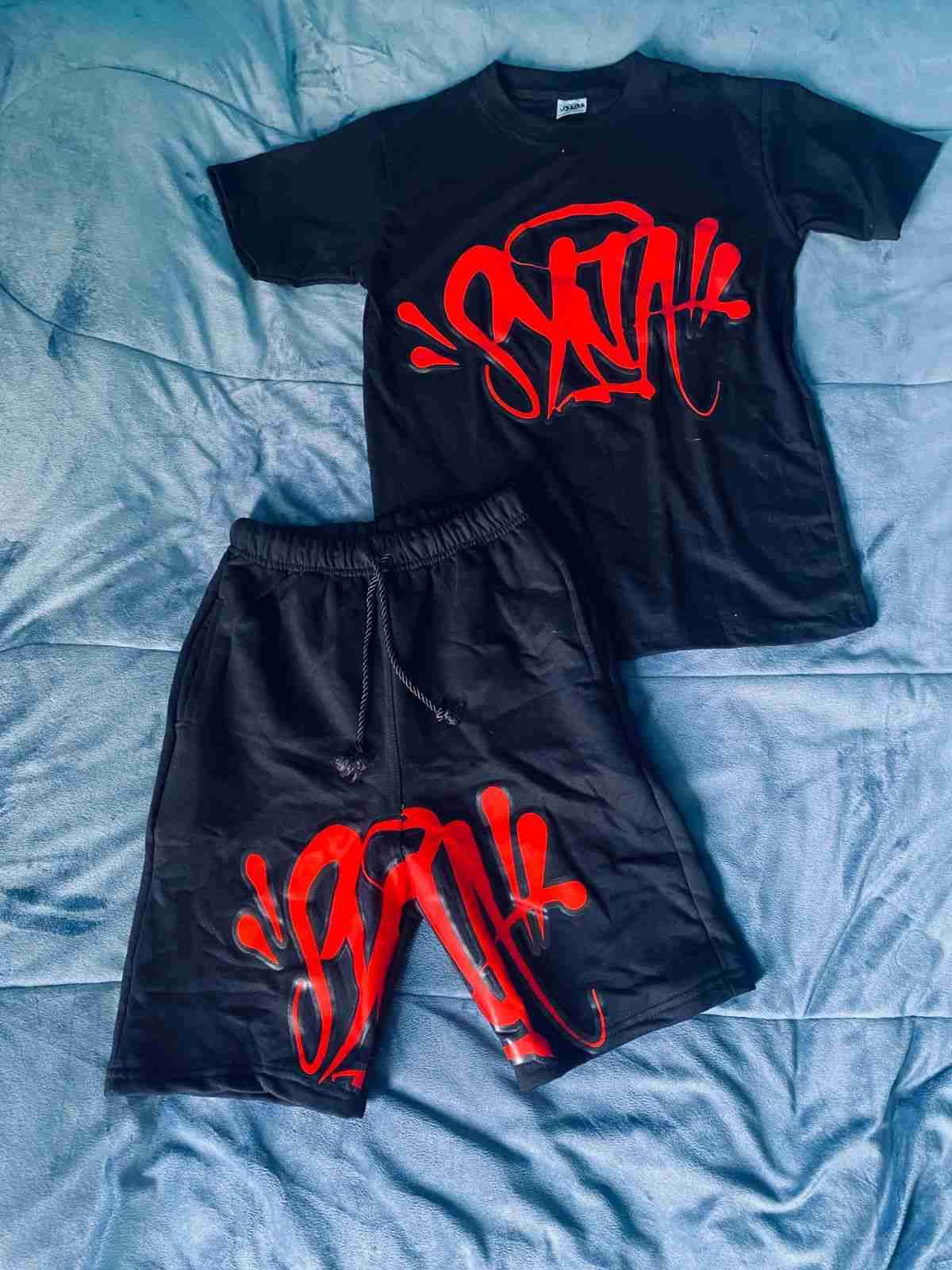 Conjunto polera y short negro estampado - 1