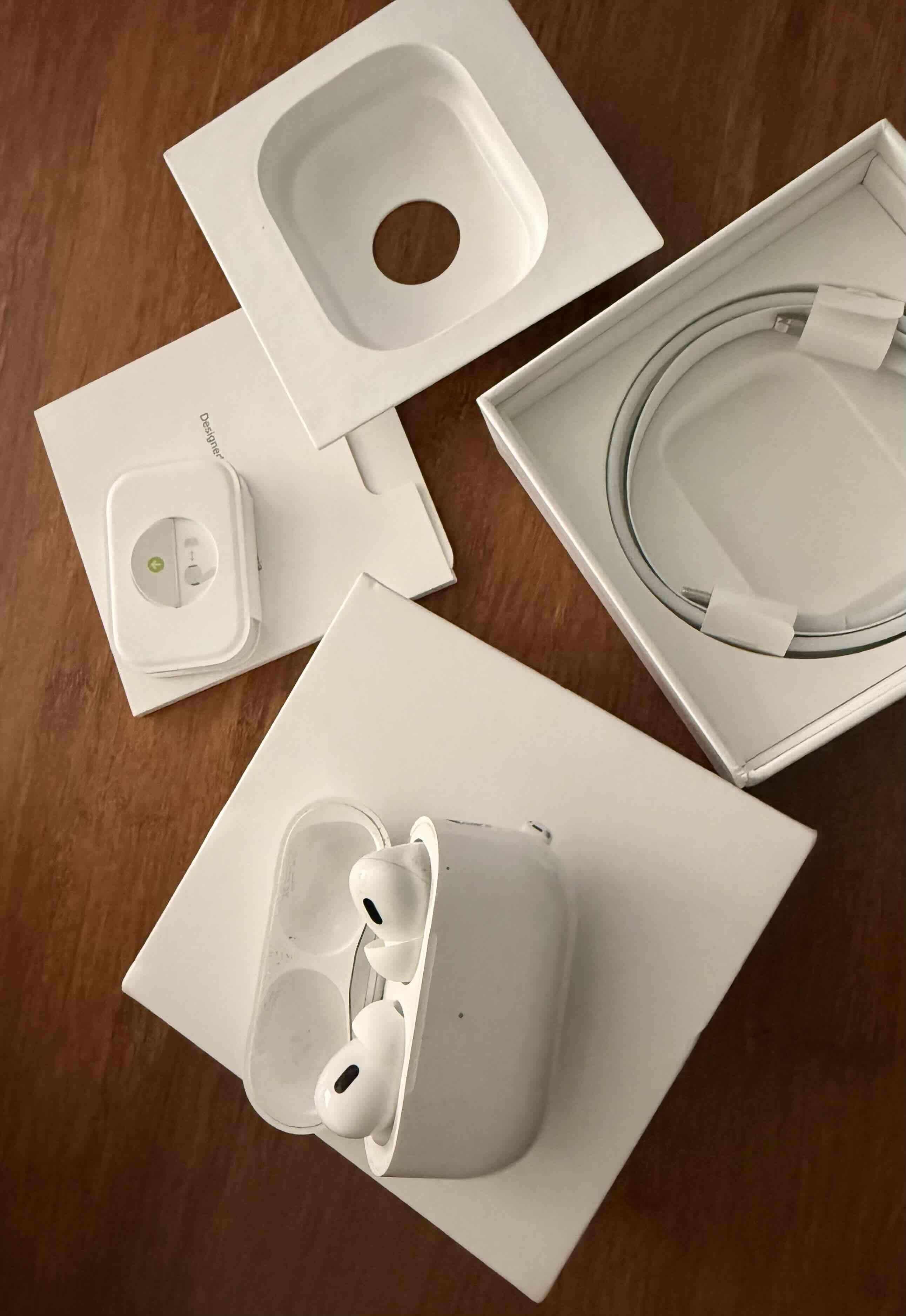 Auriculares inalámbricos blancos - miniatura 1