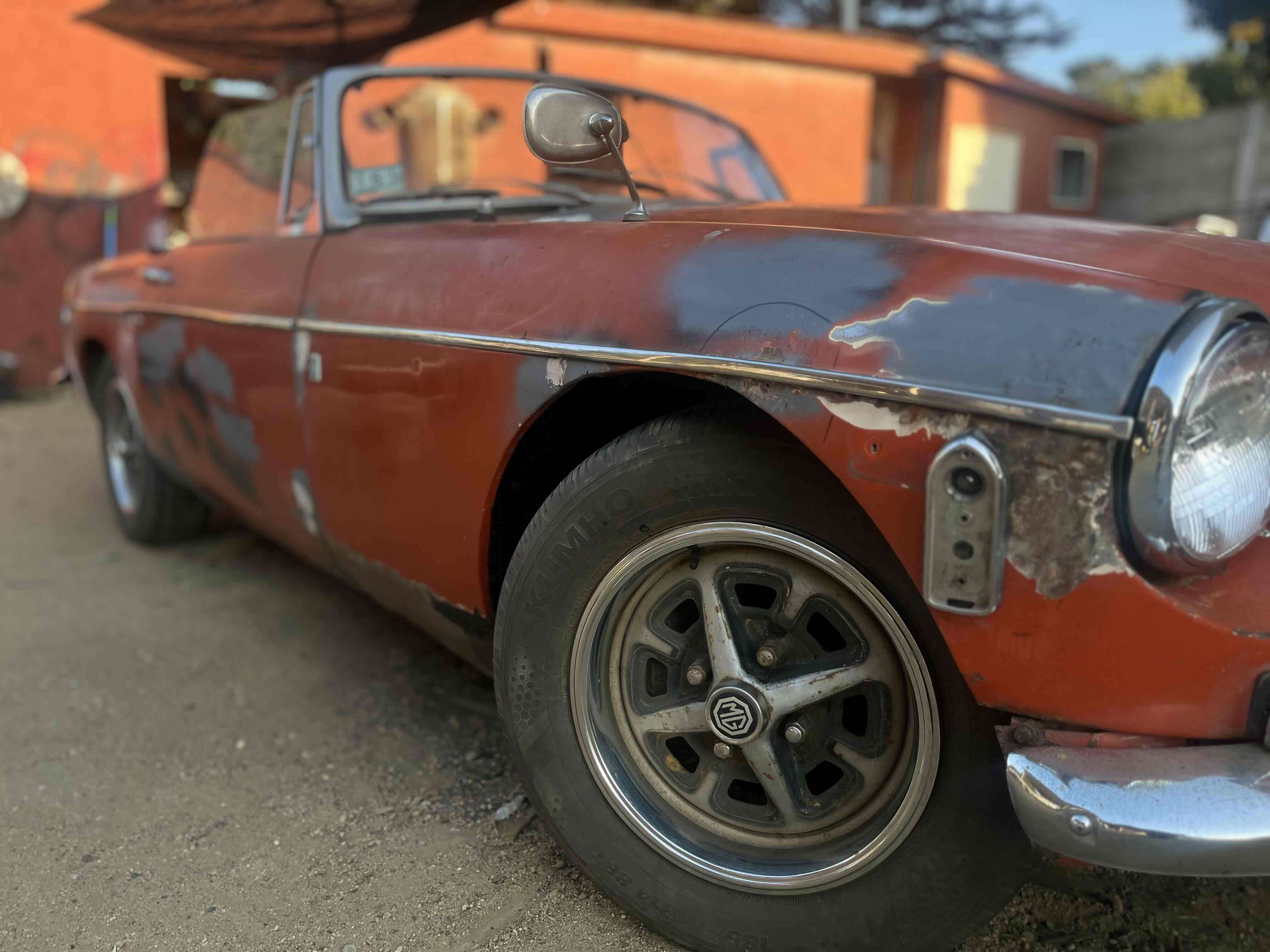 MG B 1971 auto clásico funcionando - 6