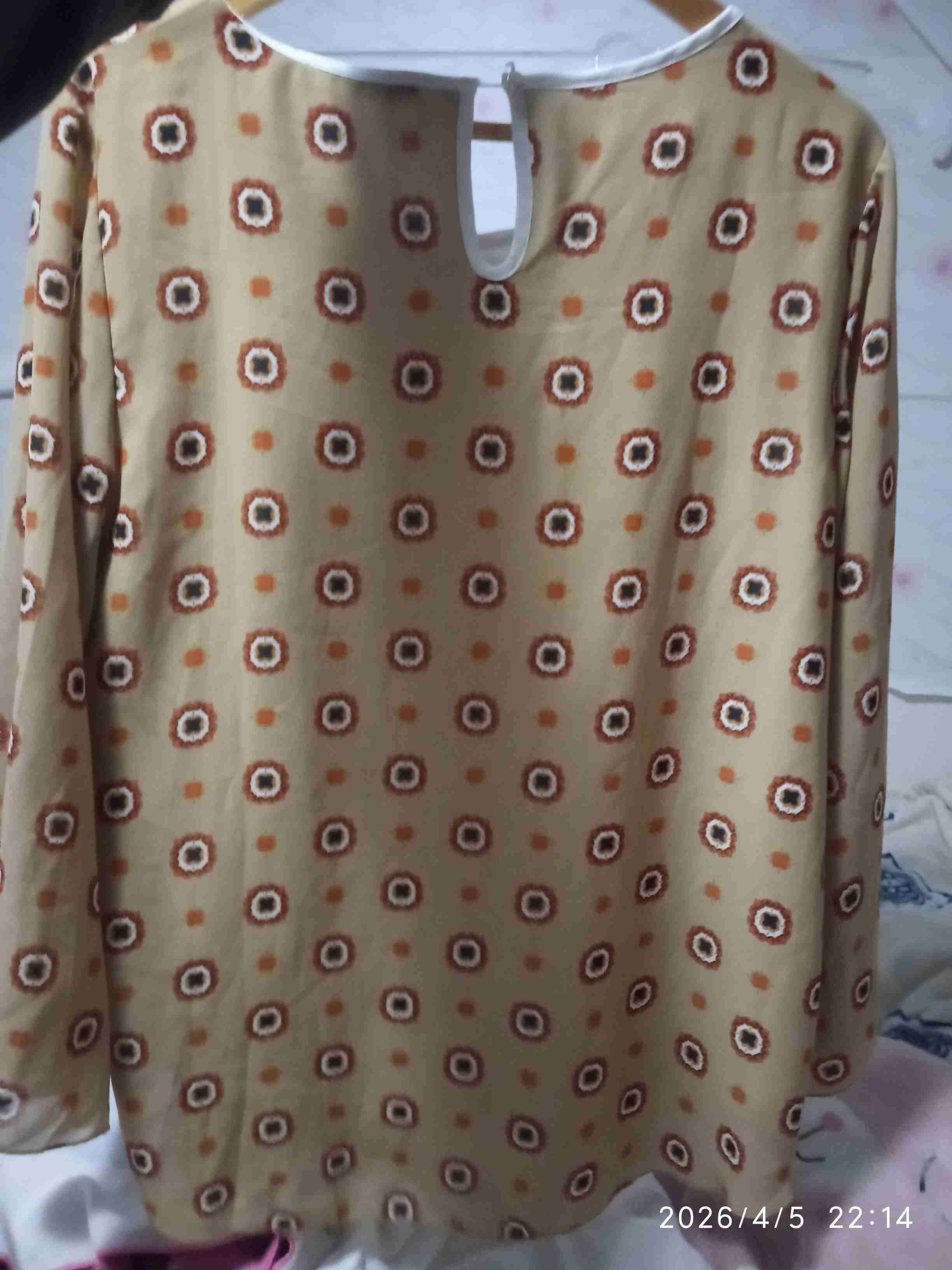 Blusa  con estampado geométrico corte princesa - miniatura 2