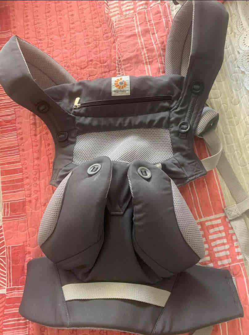 Portabebés ergonómico gris