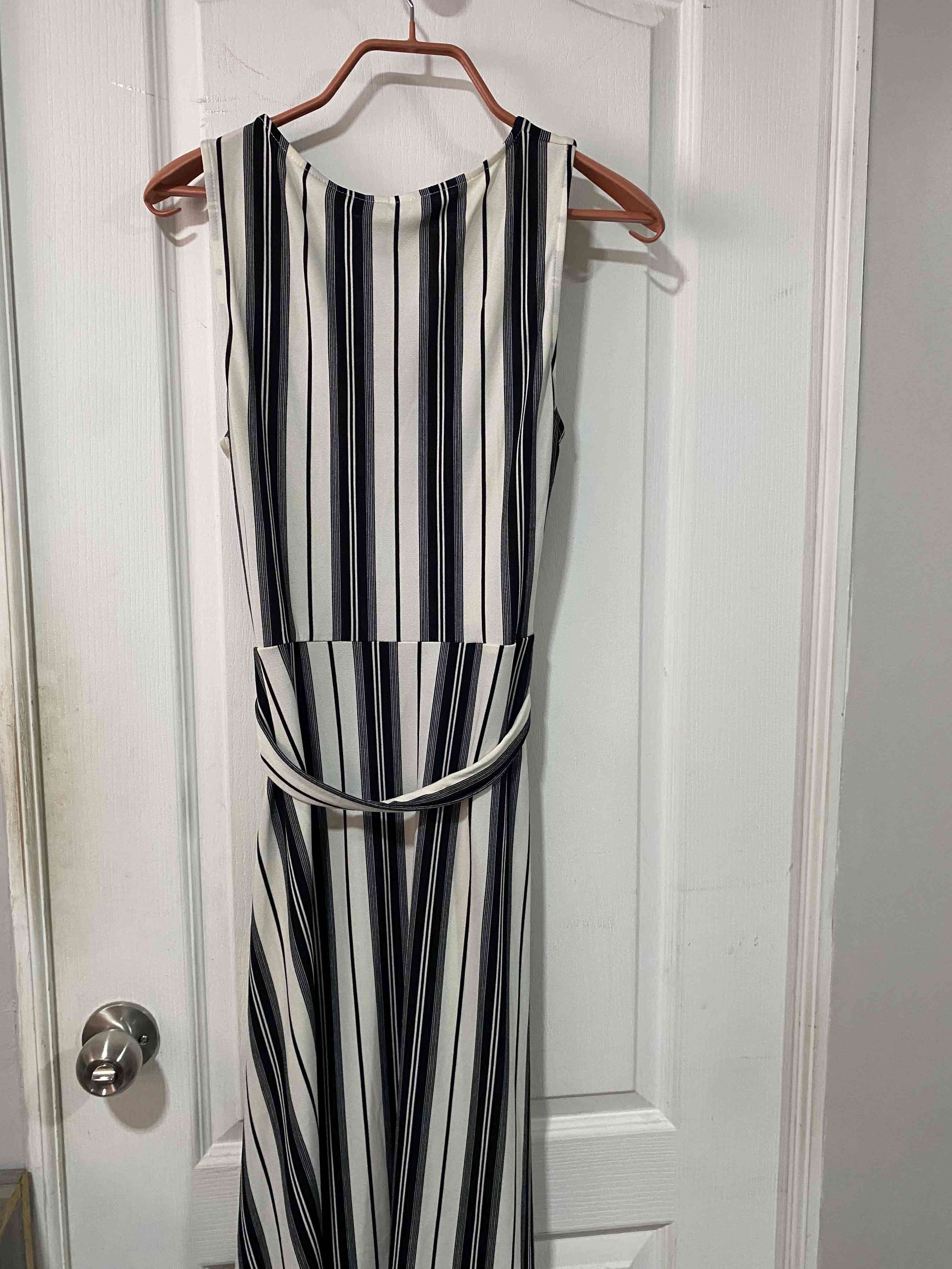 Vestidos varios a la rodilla - miniatura 5