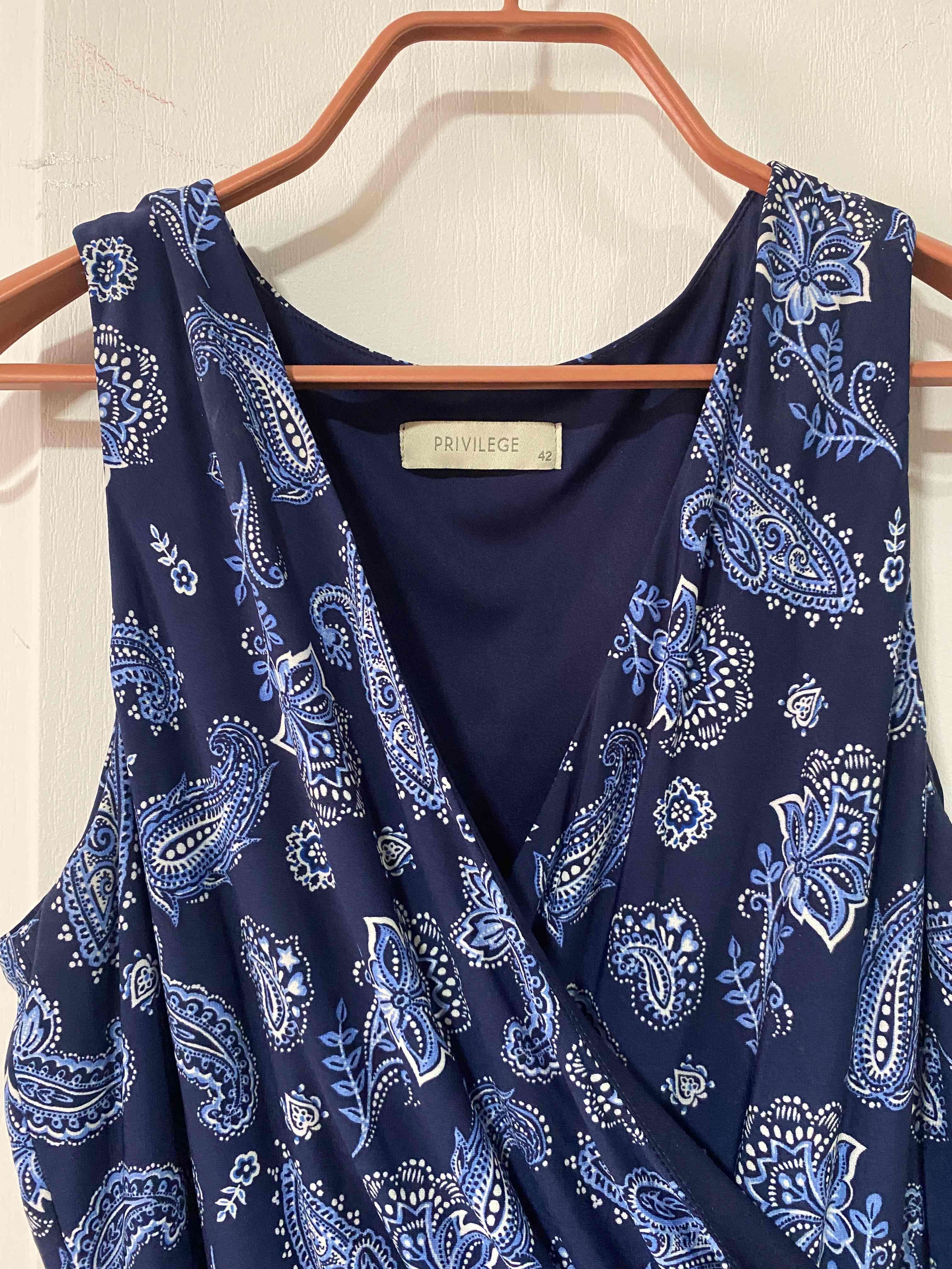 Vestido azul con estampado - 2