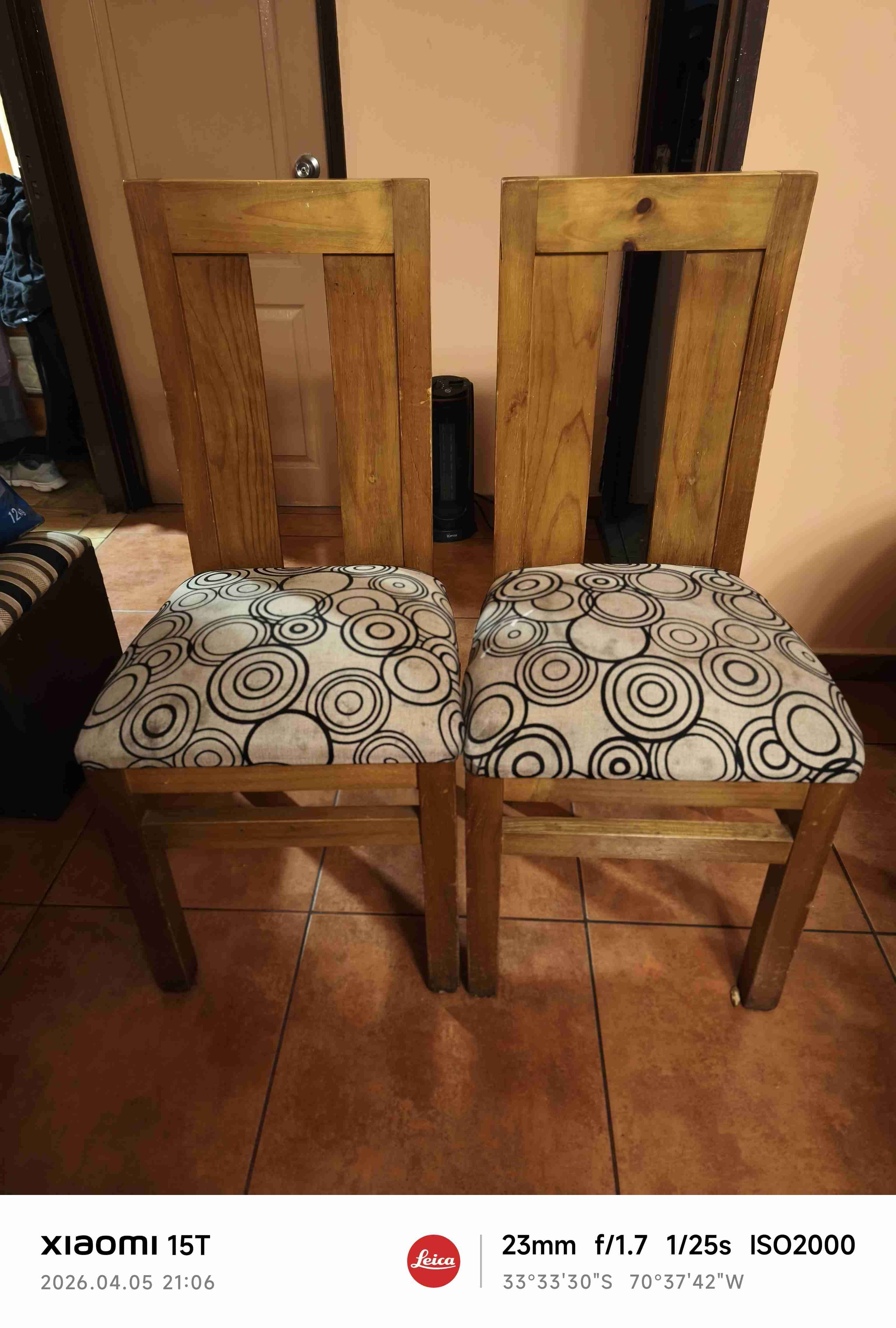 Set de seis sillas de madera