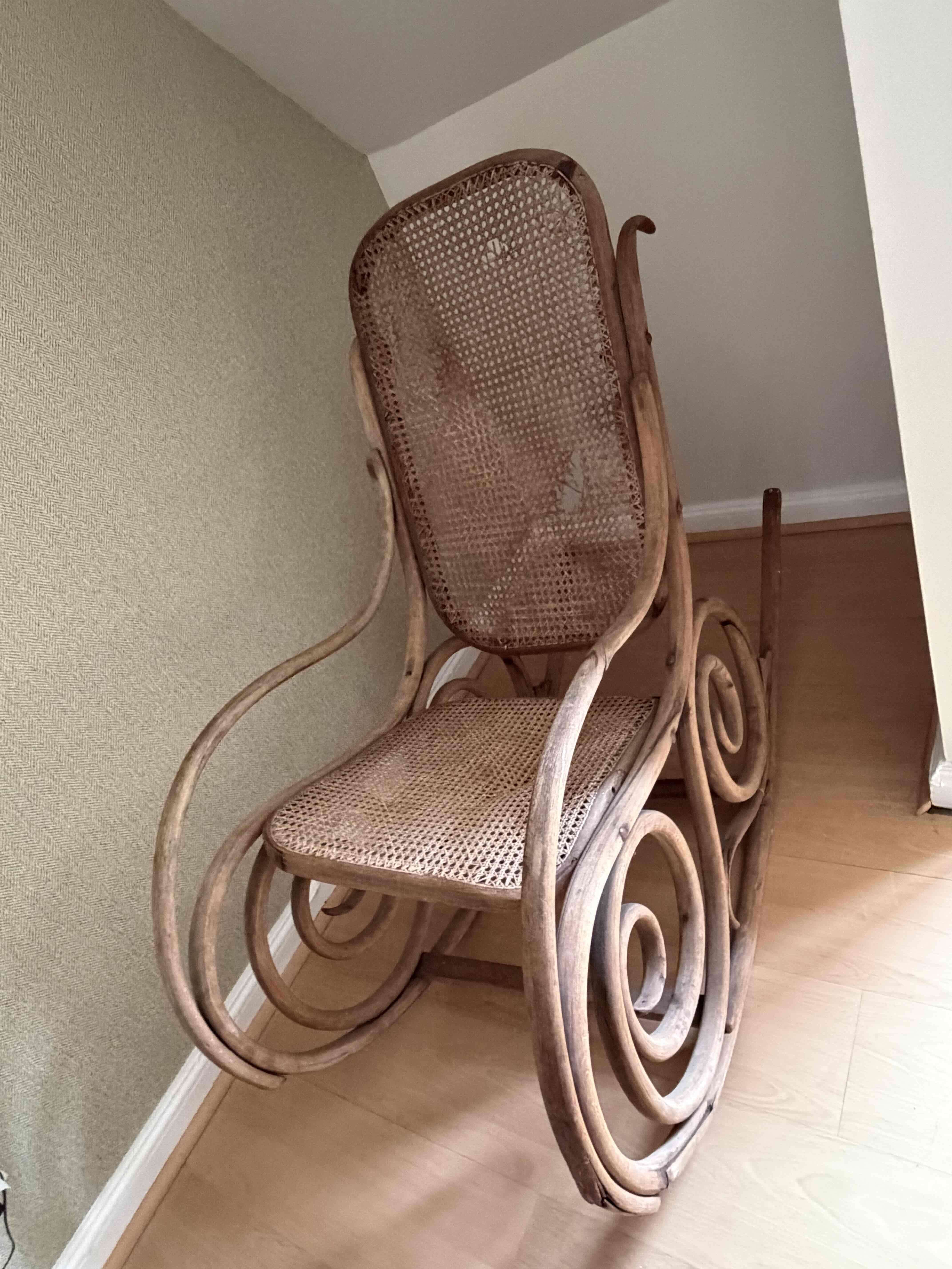 Silla mecedora de mimbre vintage - miniatura 1