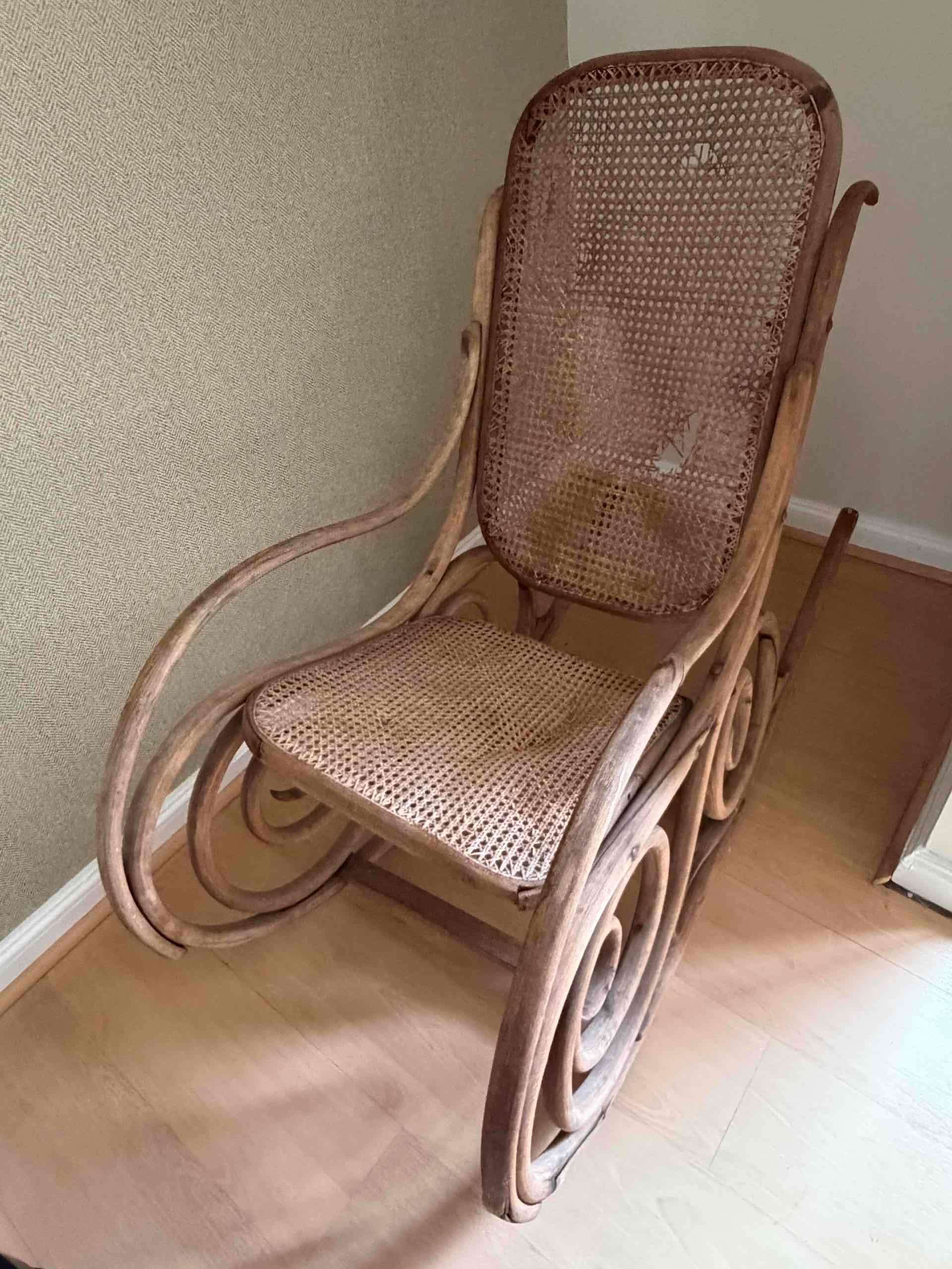 Silla mecedora de mimbre vintage - miniatura 2