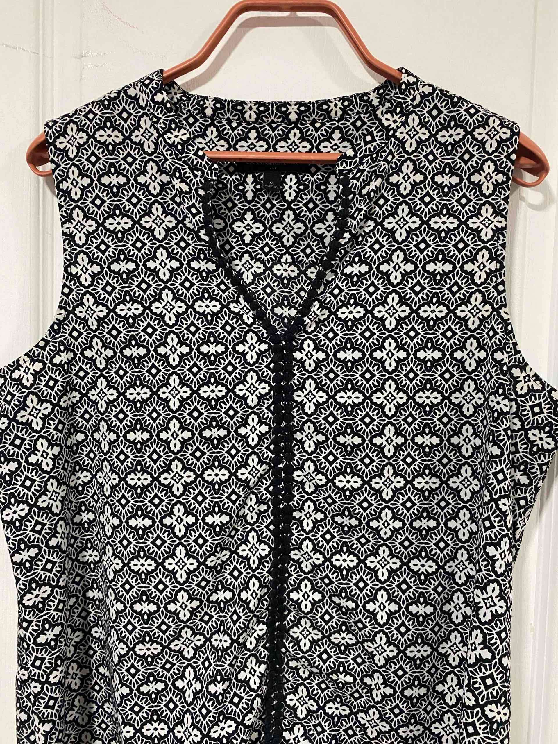 Blusa sin mangas estampado negro - 1