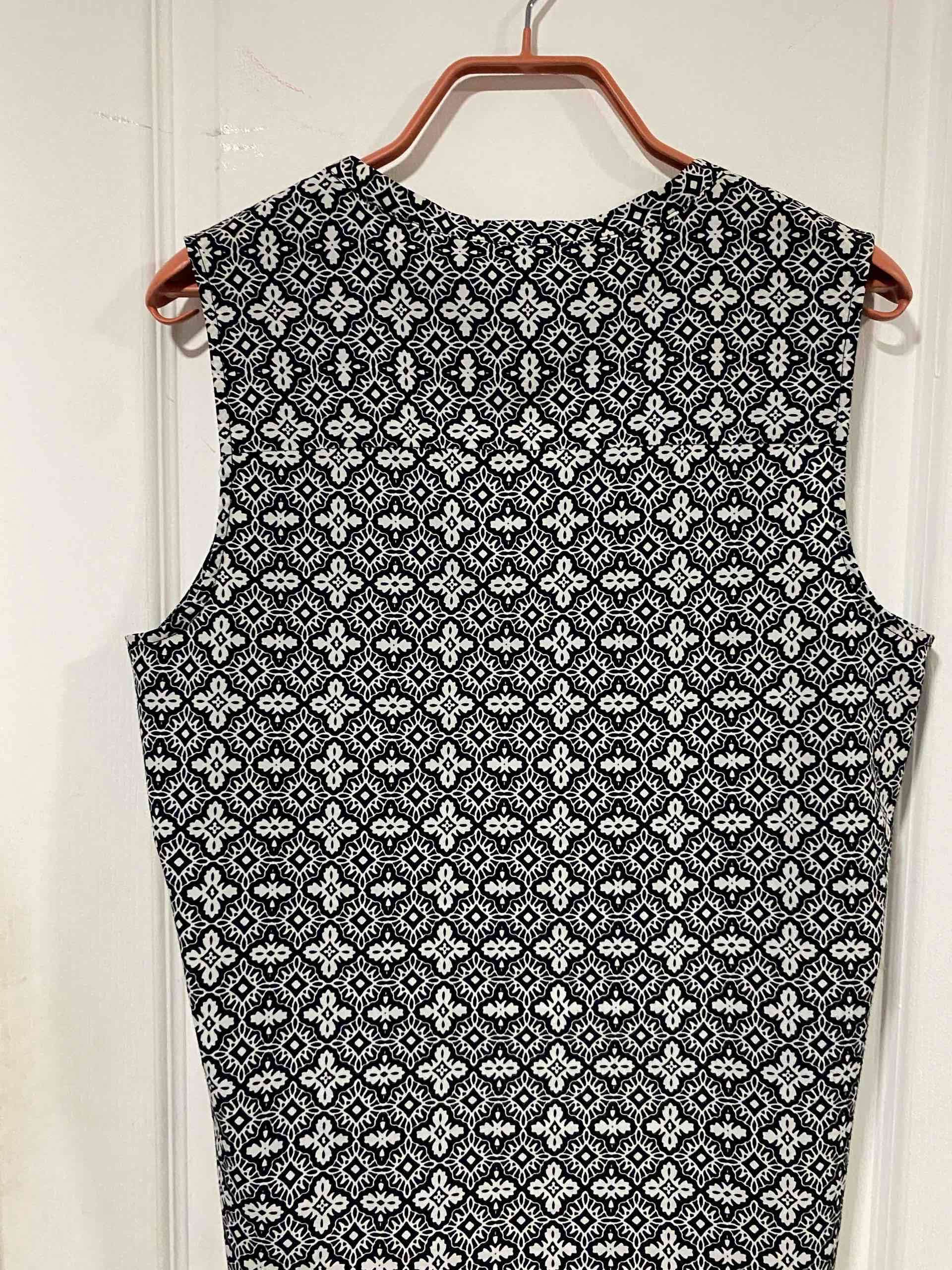 Blusa sin mangas estampado negro - 3