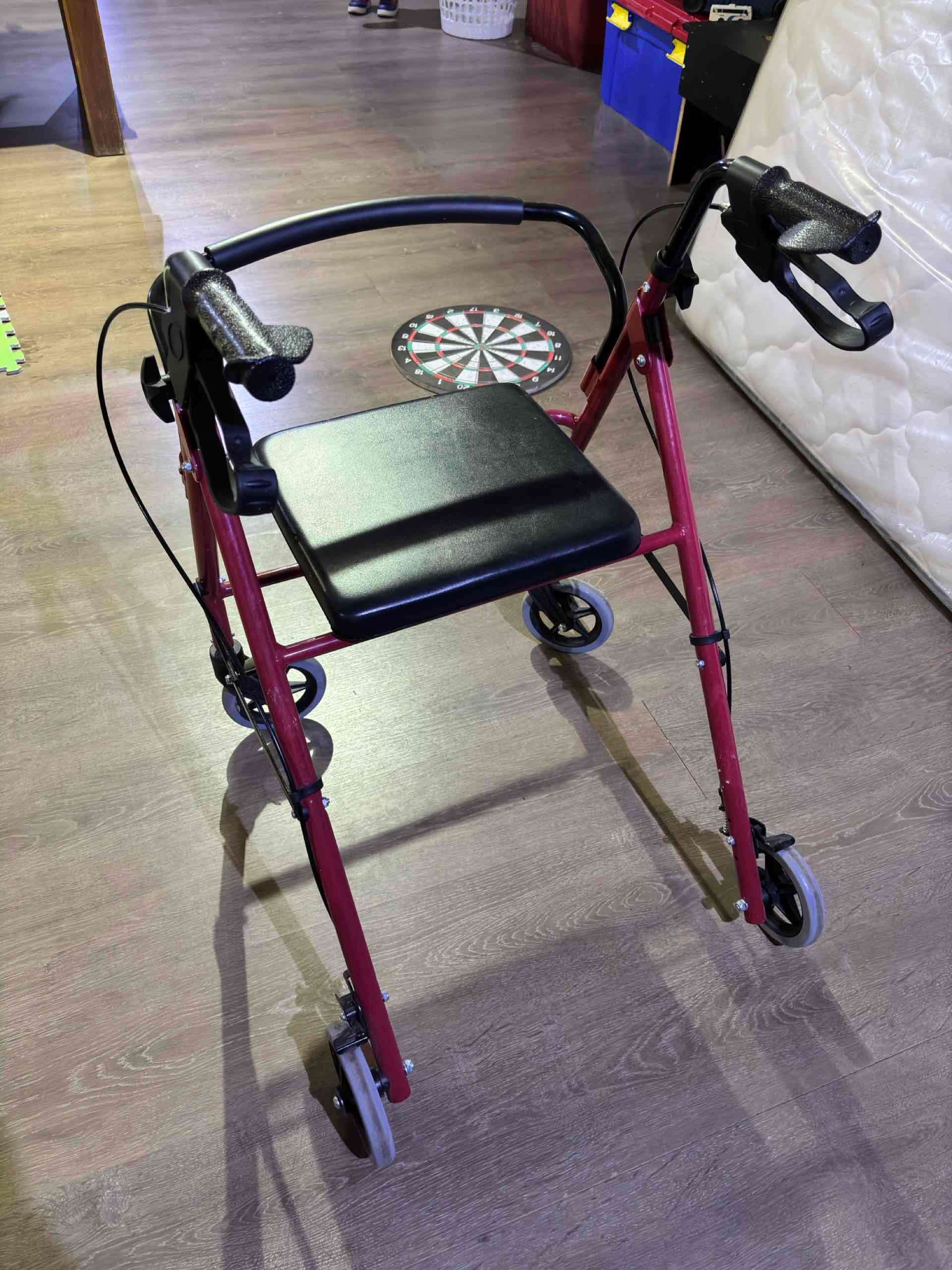 Andador rojo con asiento - 2