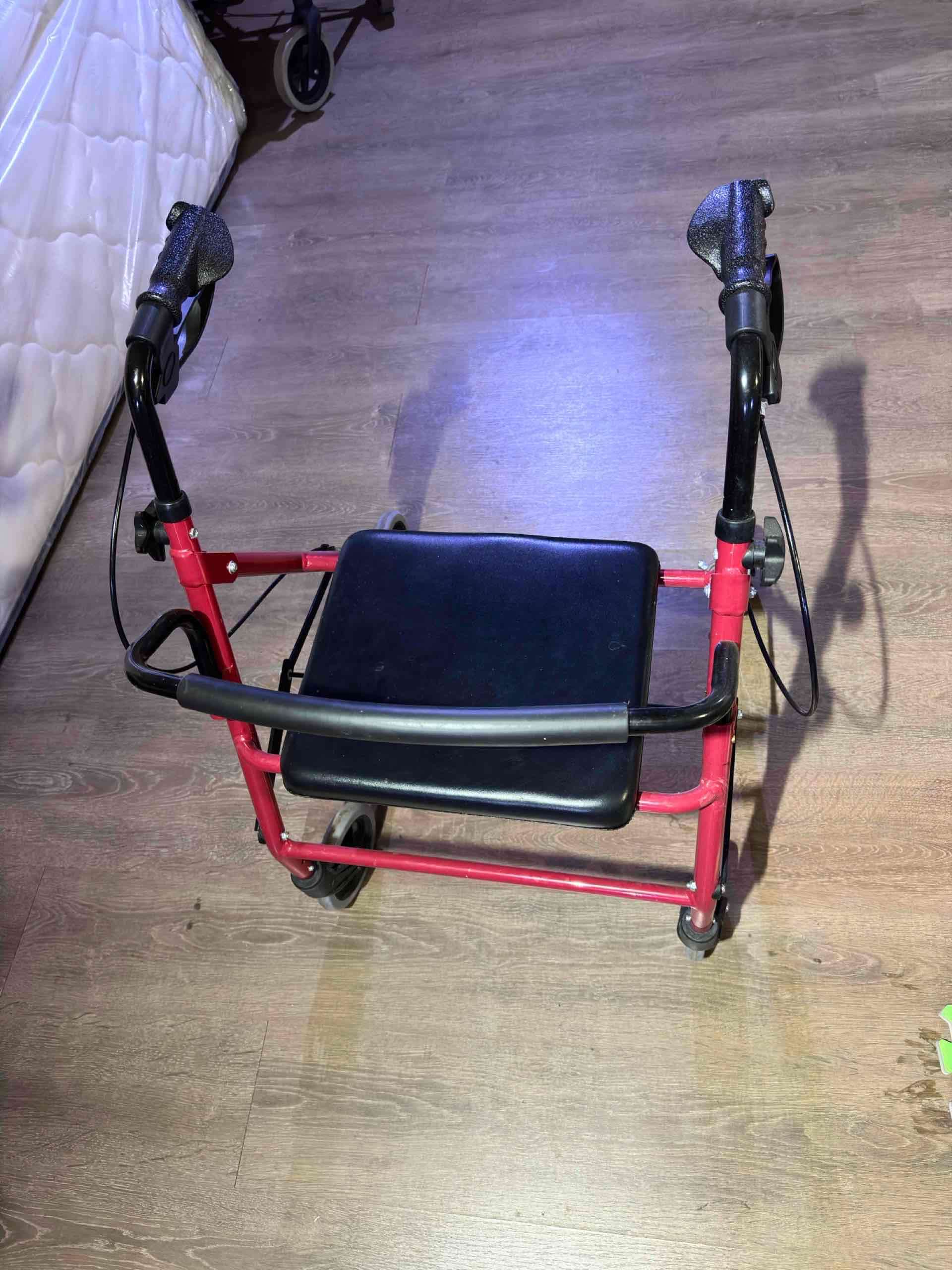 Andador rojo con asiento - 4
