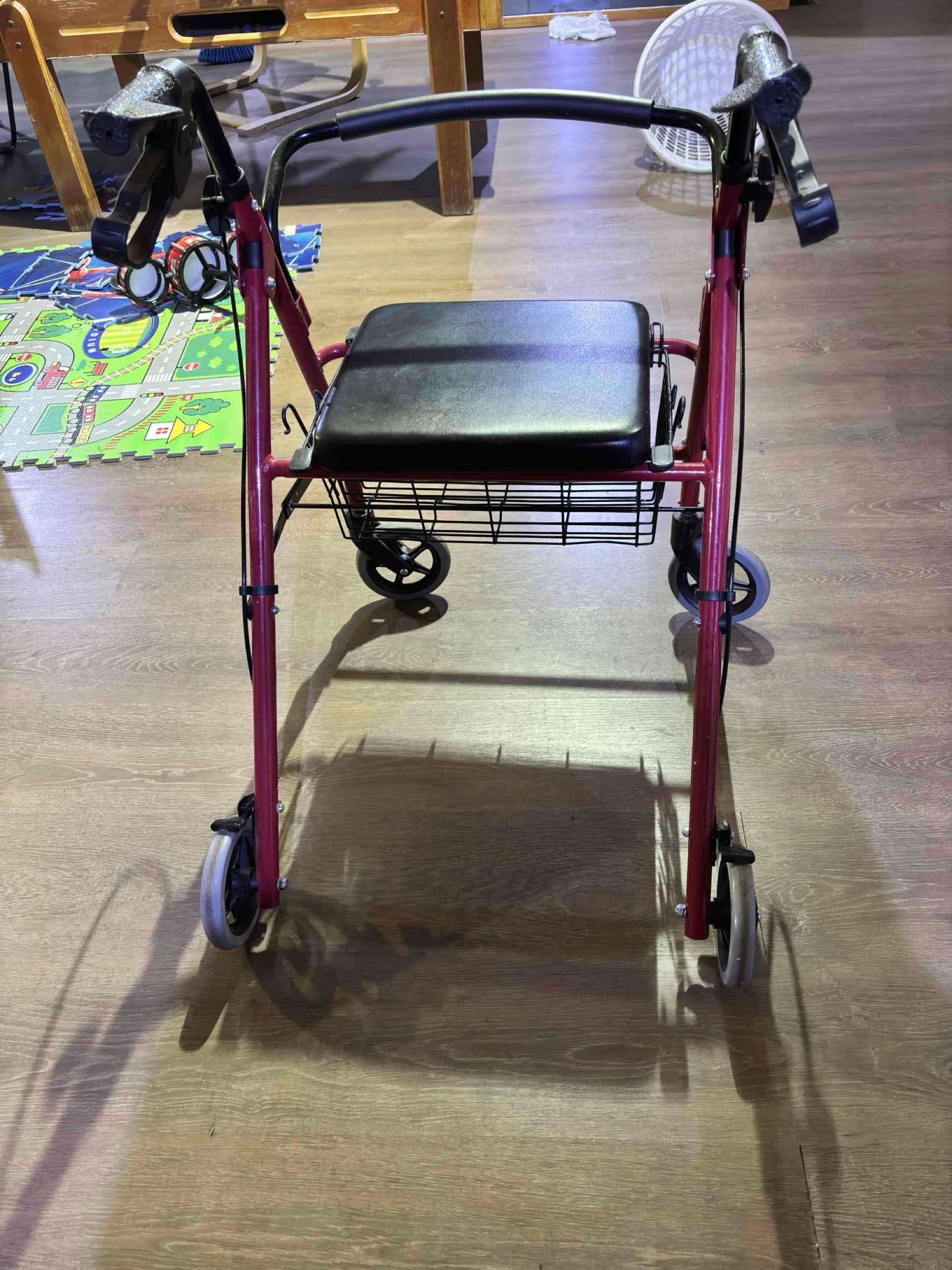 Andador rojo con asiento - 5