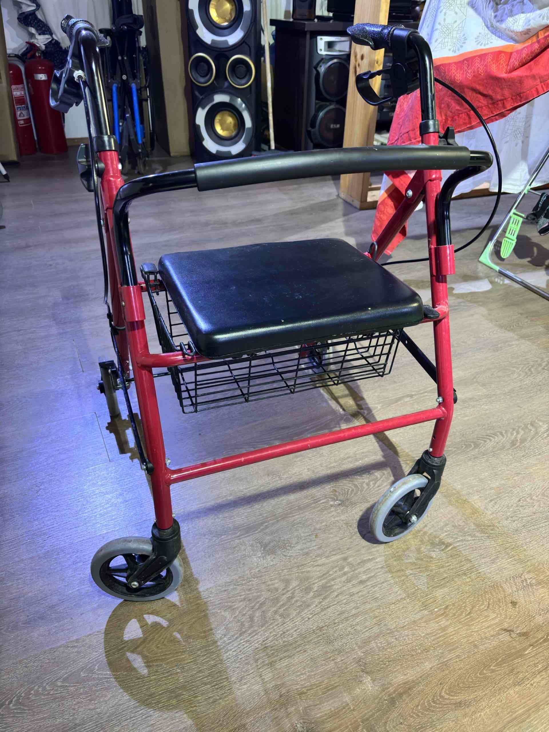 Andador rojo con asiento - 6