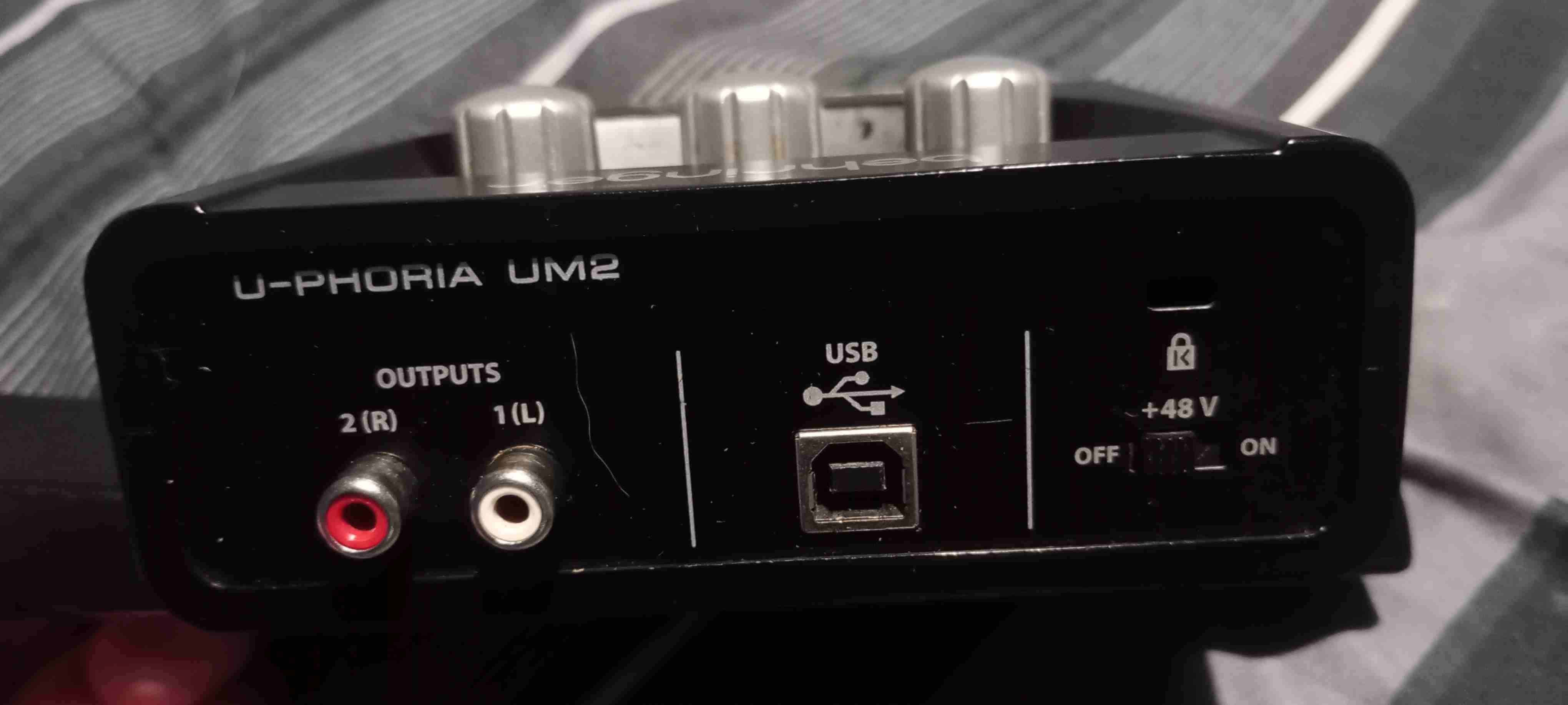 Interfaz de audio Behringer U-Phoria UM2 - miniatura 3