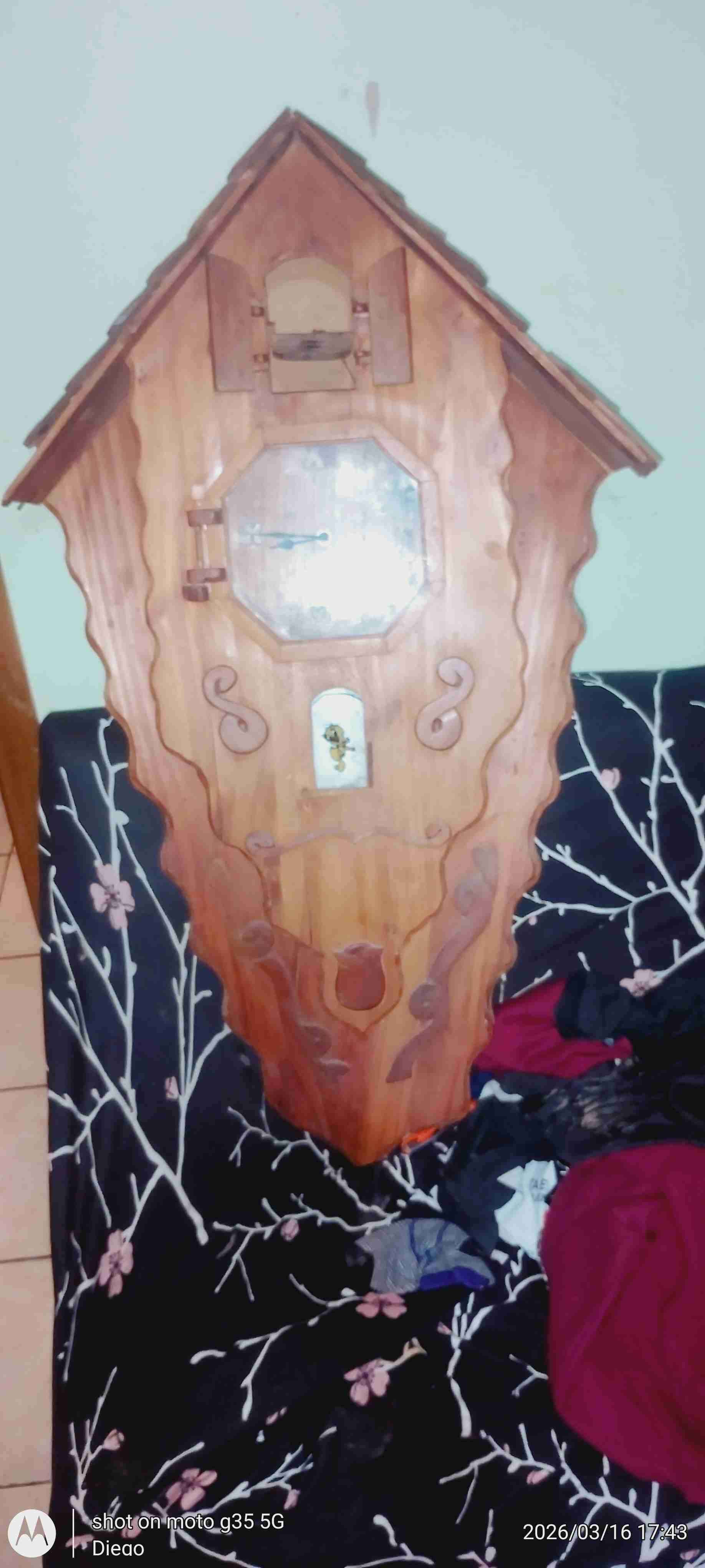 Reloj de pared de madera - miniatura 1