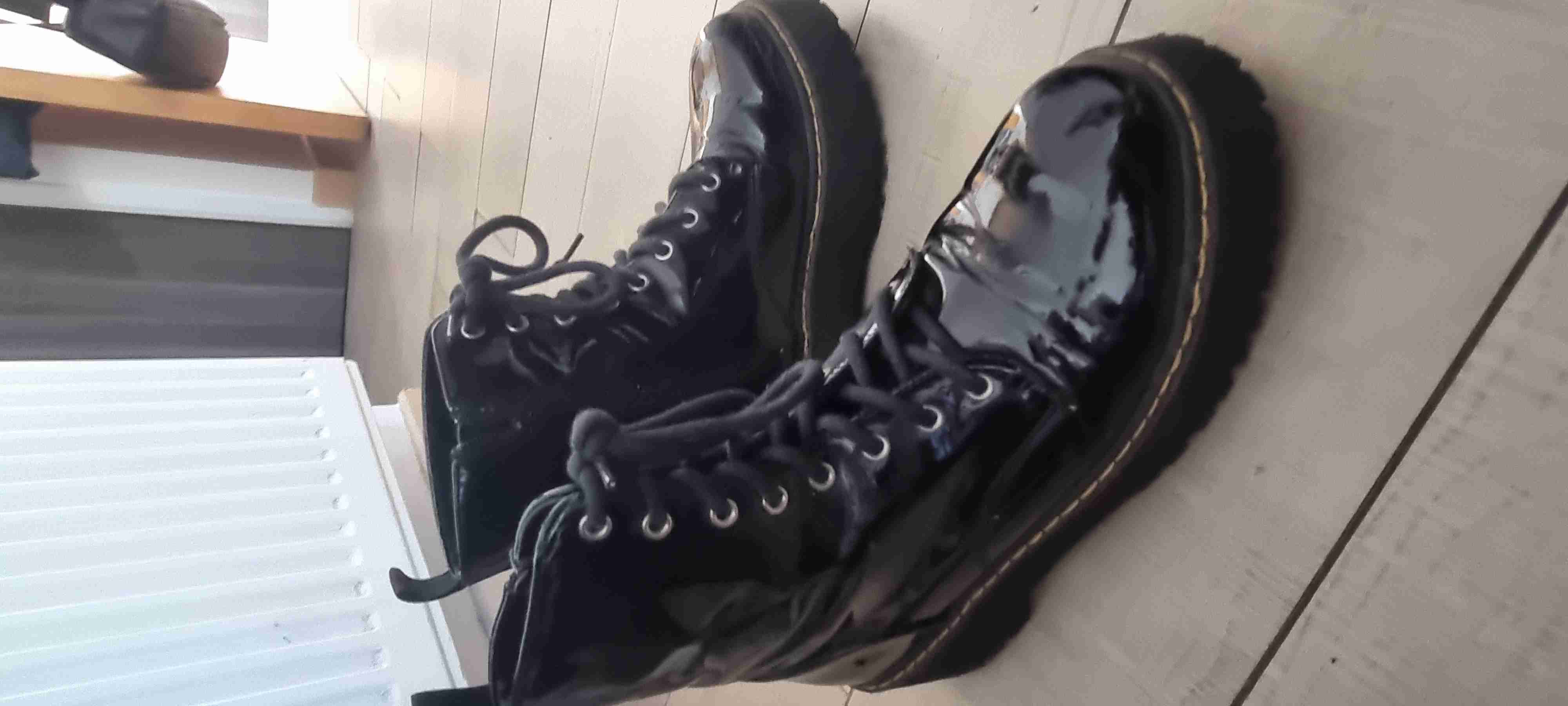 Botas negras con cordones - miniatura 1