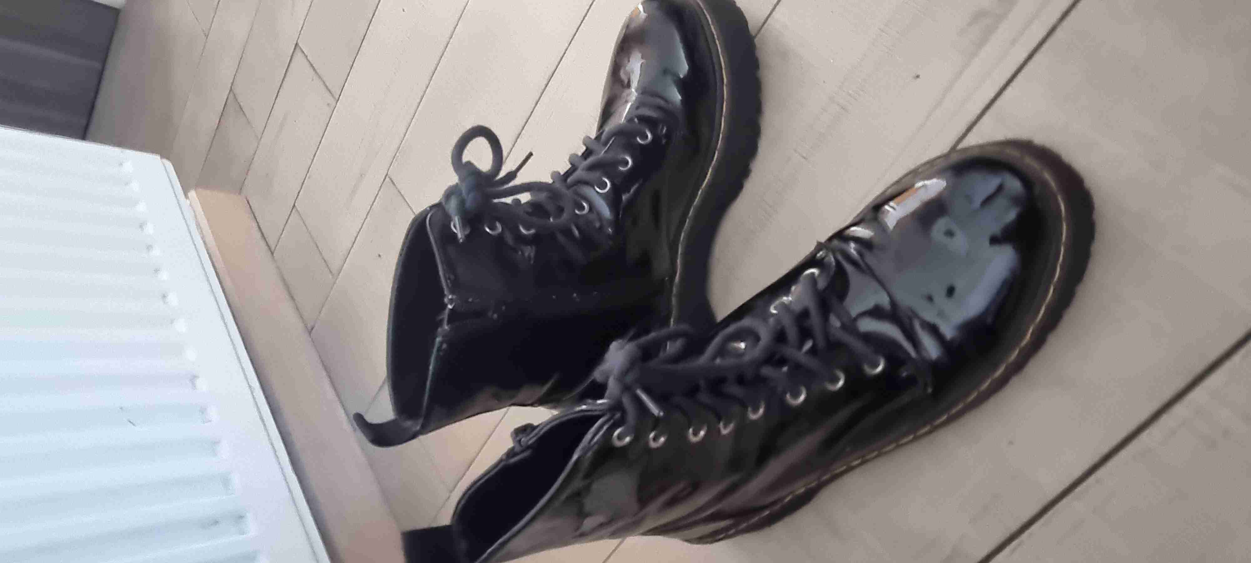 Botas negras con cordones - miniatura 2