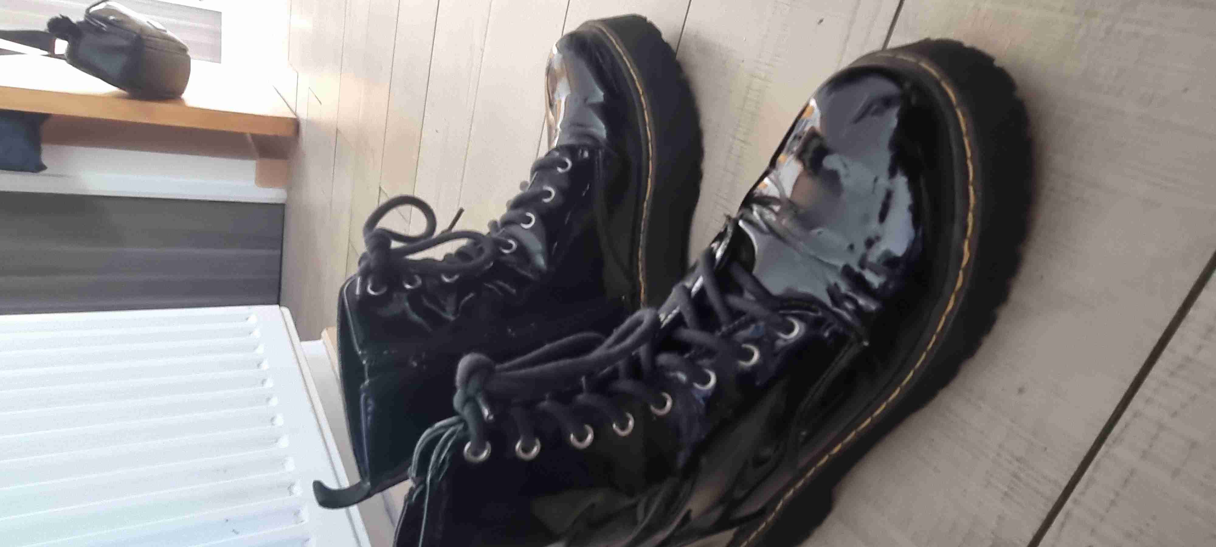 Botas negras con cordones - miniatura 3