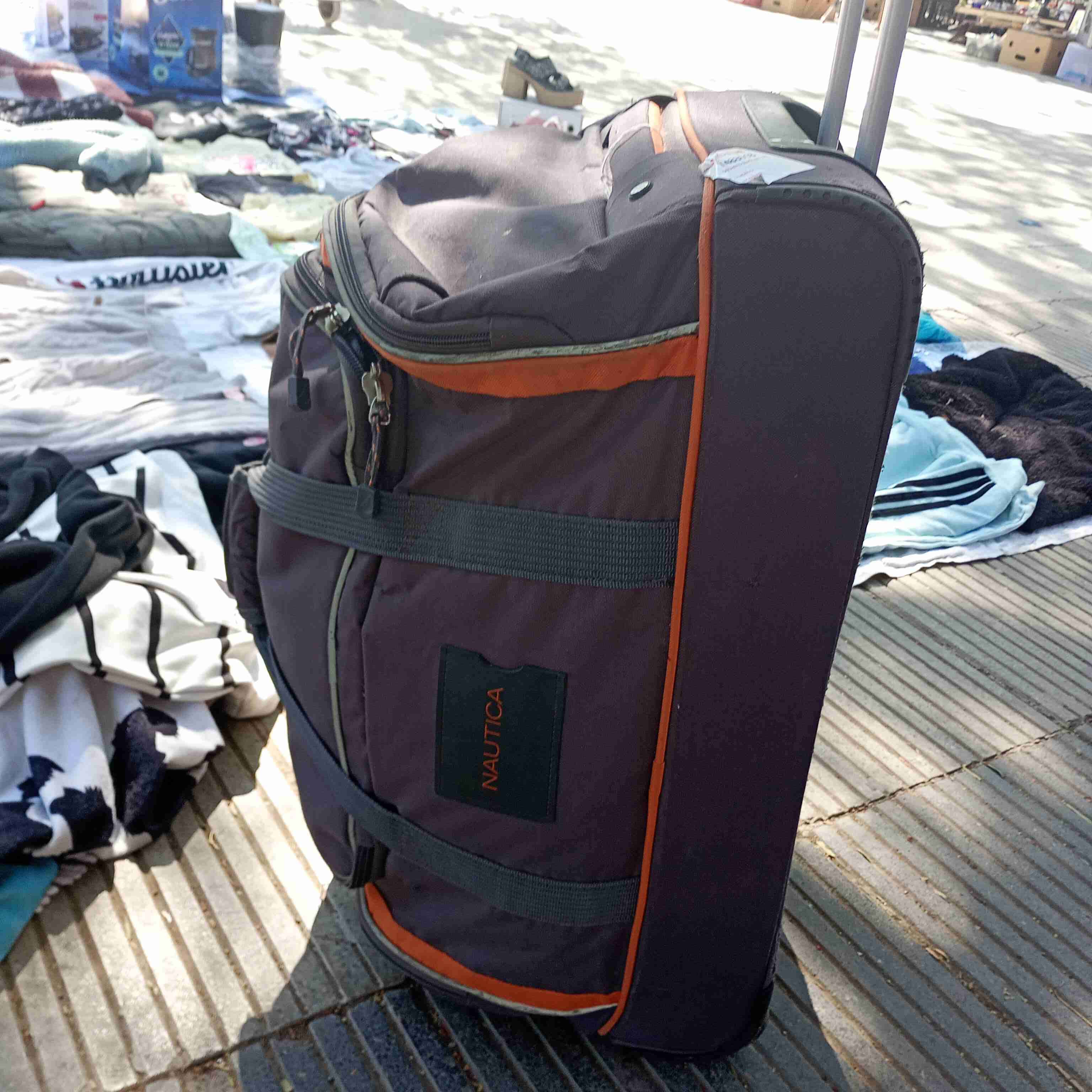 Bolso deportivo Nautica gris y naranjo - miniatura 3